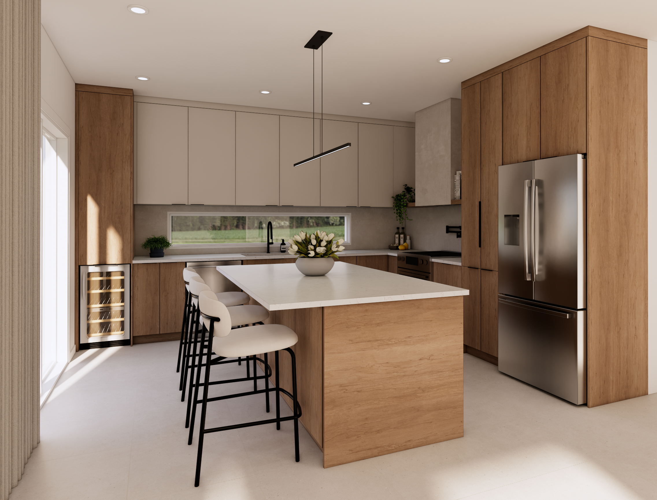 Cuisine moderne avec îlot central en bois et comptoir en pierre, chaises blanches avec cadre noir, réfrigérateur en acier inoxydable, étagère à vin intégrée, évier sous une fenêtre, plantes et ustensiles de cuisine décoratifs.