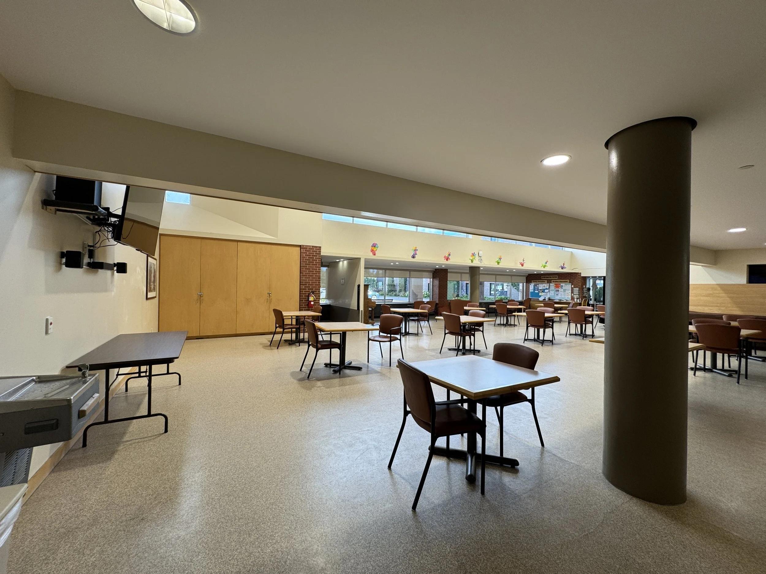 The Celebration Room is a welcoming space where residents come together for large events, live music, entertainment, and group activities. It is also a comfortable place for residents, family, and friends to sit together, enjoy a coffee, have convers