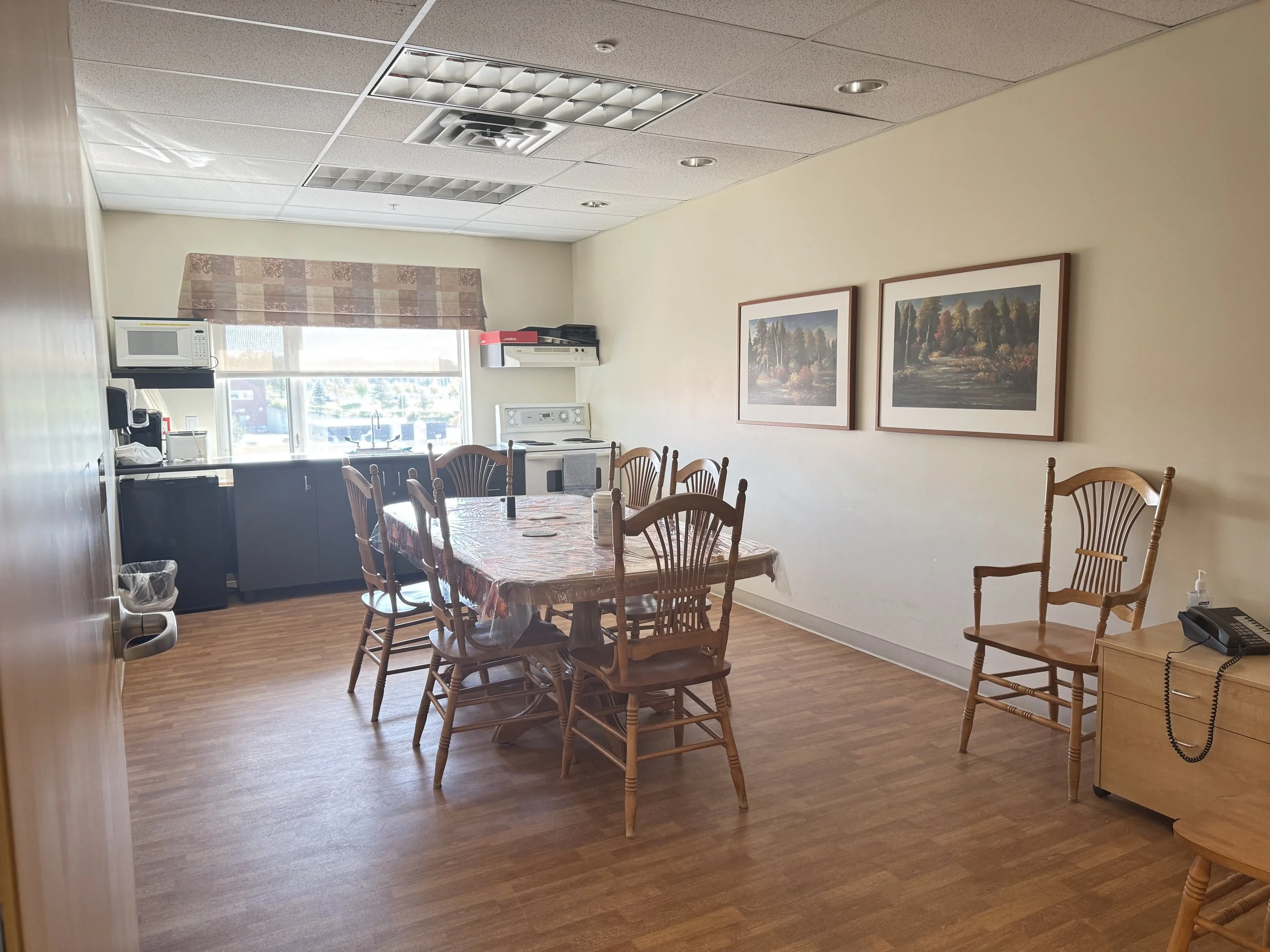 Pine Court: Located on the Third Floor, Pine Court is a cozy gathering space that is slightly smaller than Maple Court but offers many of the same comforts. It is ideal for birthdays, family get-togethers, holiday celebrations, and other special occa