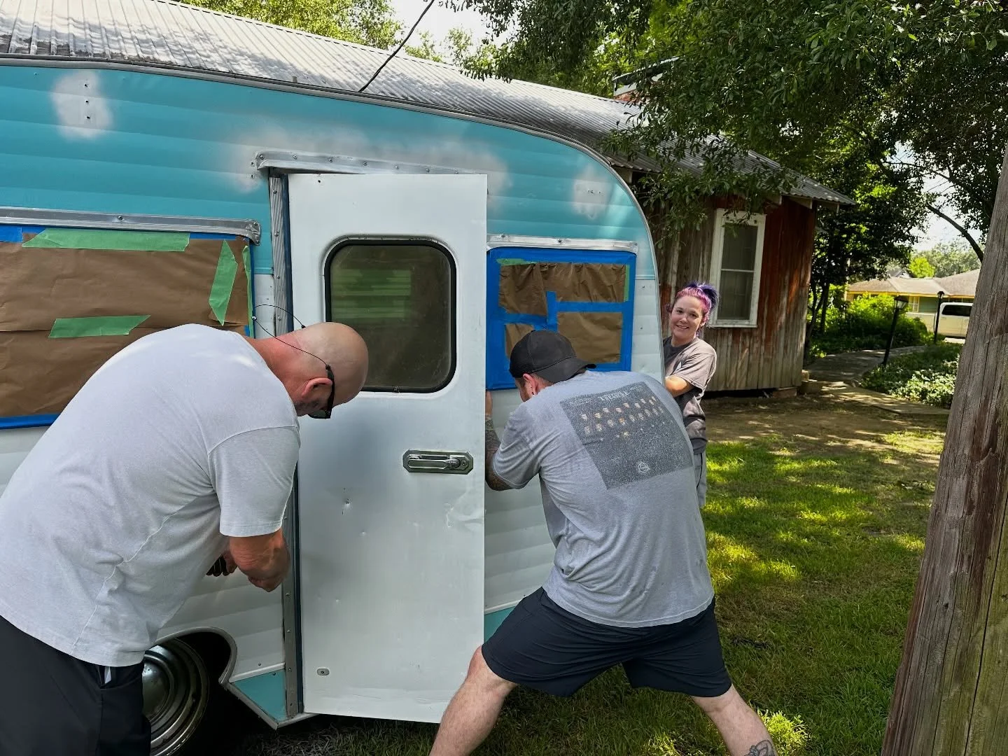 Part 5: picking back up where we left off on the remodel photos! Painting the exterior! Having to refresh and repaint the exterior was vital to the final look. We tried to stick close to the original colors of the trailer, but tie it in to the brands