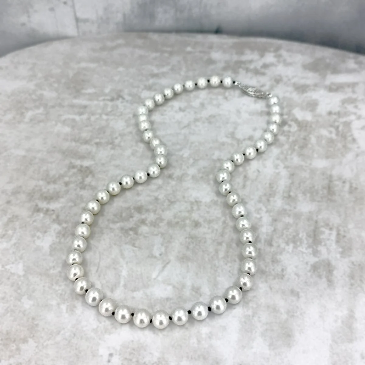 Contrast in Pearls :: short necklace 25120701-ContrastInPearls-07.jpg