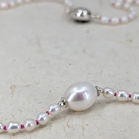 Pretty in Pink 🎶 :: pearl necklace PXL_20241201_193424811.jpg
