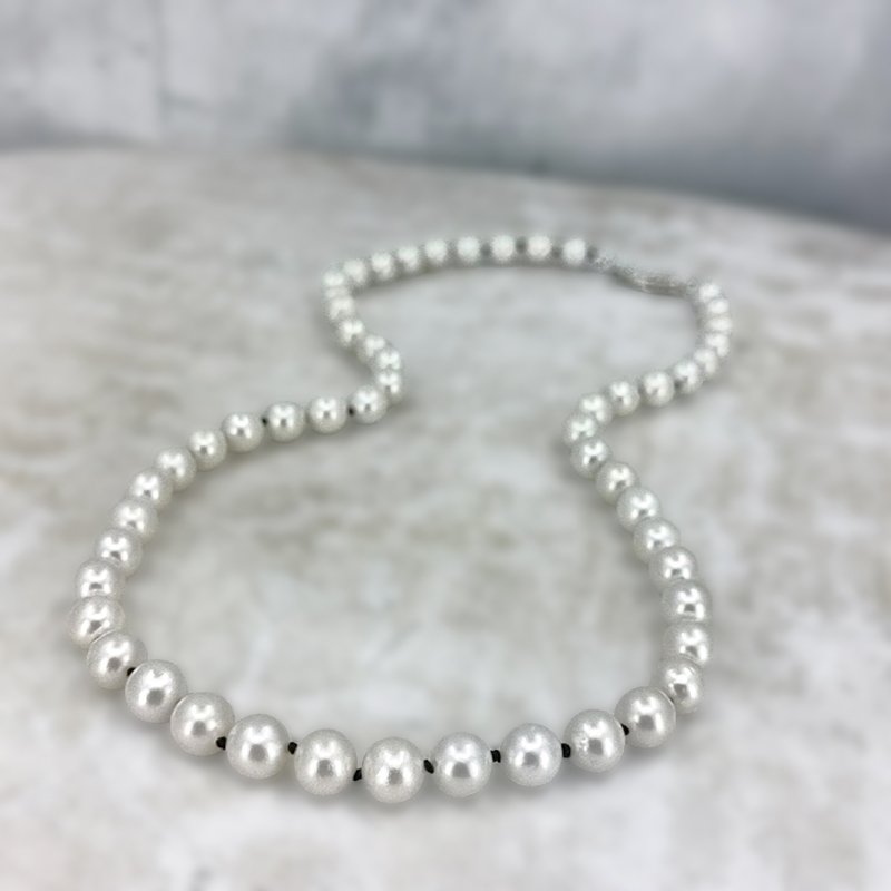 Contrast in Pearls :: short necklace 25120701-ContrastInPearls-01.jpg