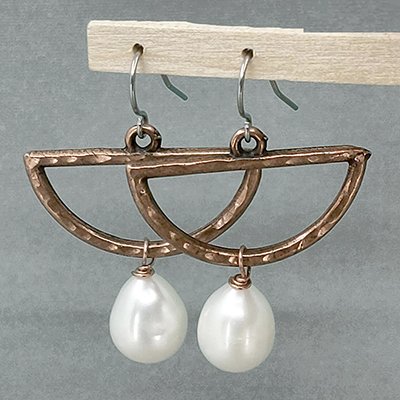 Pretty Simple : : pearl drop earrings