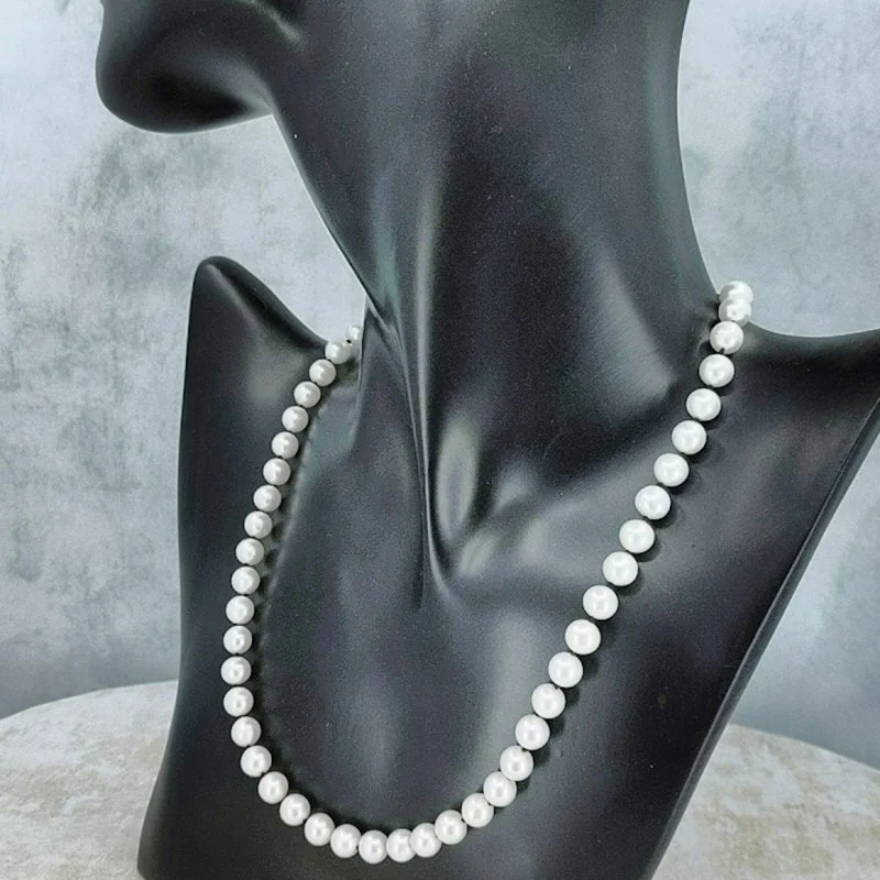 Contrast in Pearls :: short necklace 25120701-ContrastInPearls-04.jpg