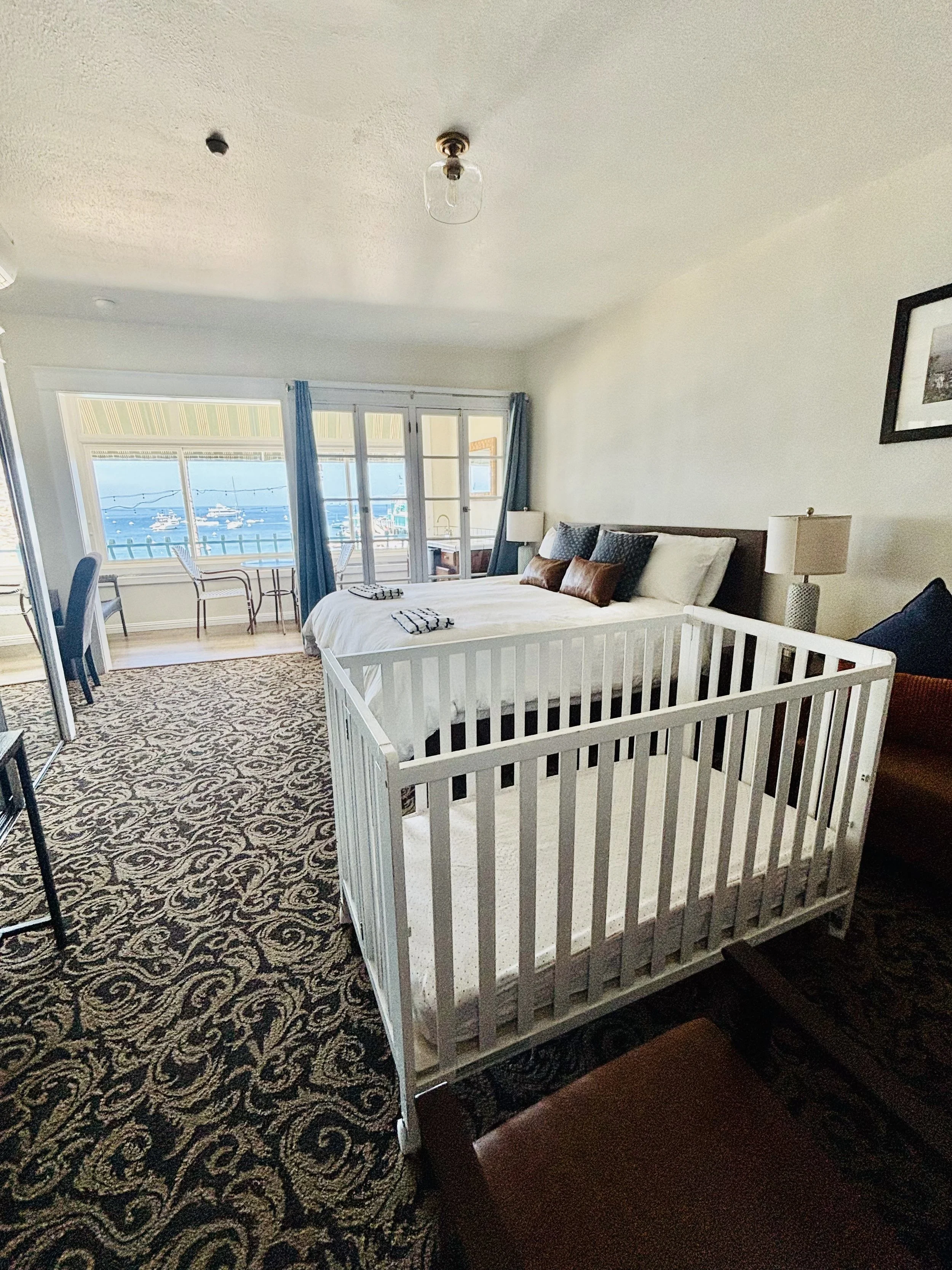 Baby crib rental for hotels, vacation rentals, and airbnb's on Catalina Island by Kids on the Move