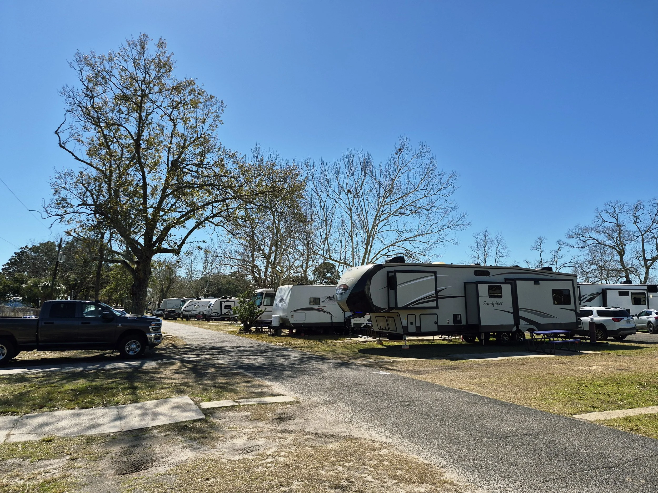 RVs at Biloxi Beachside RV Park