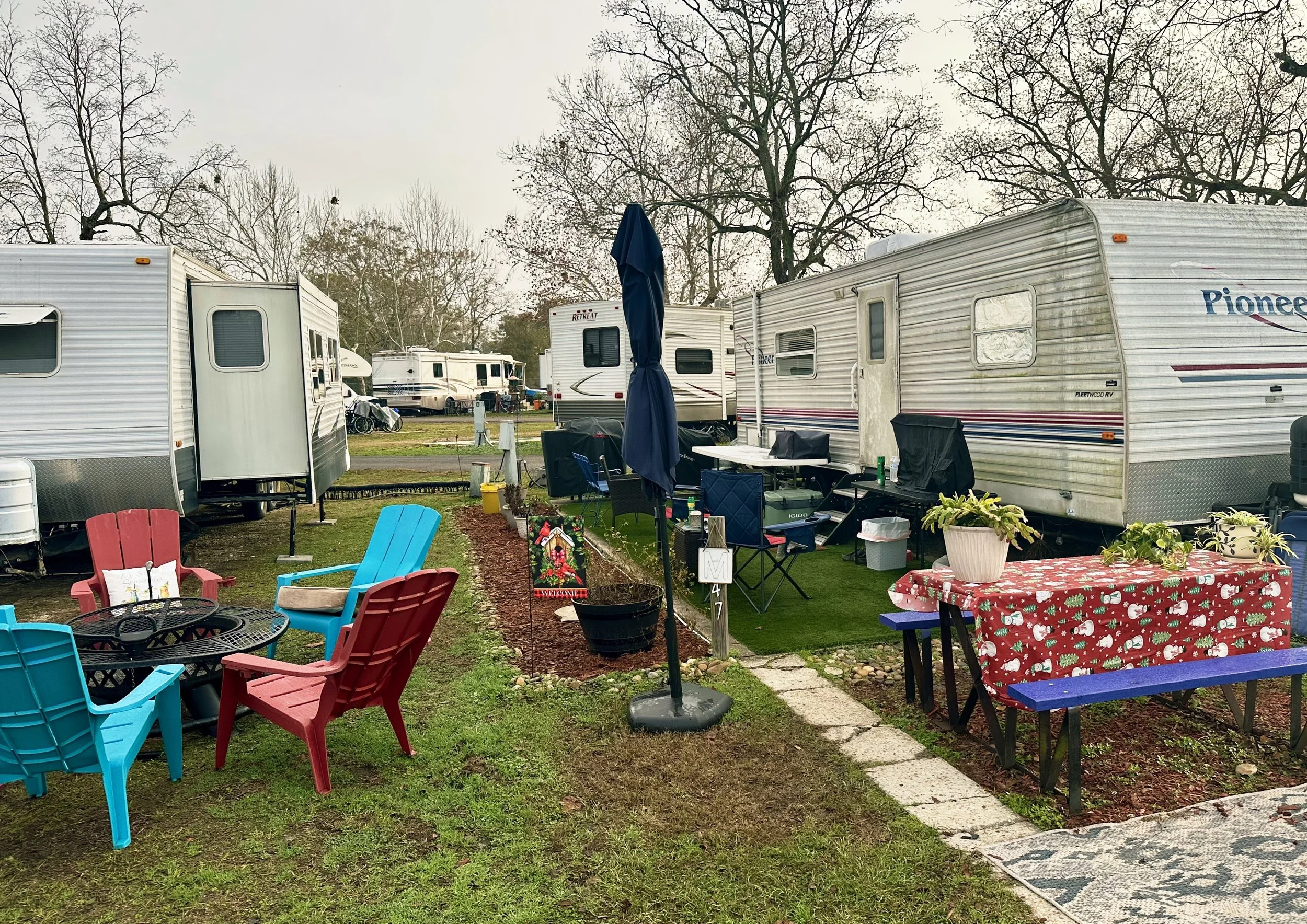 RVs at Biloxi Beachside RV Park