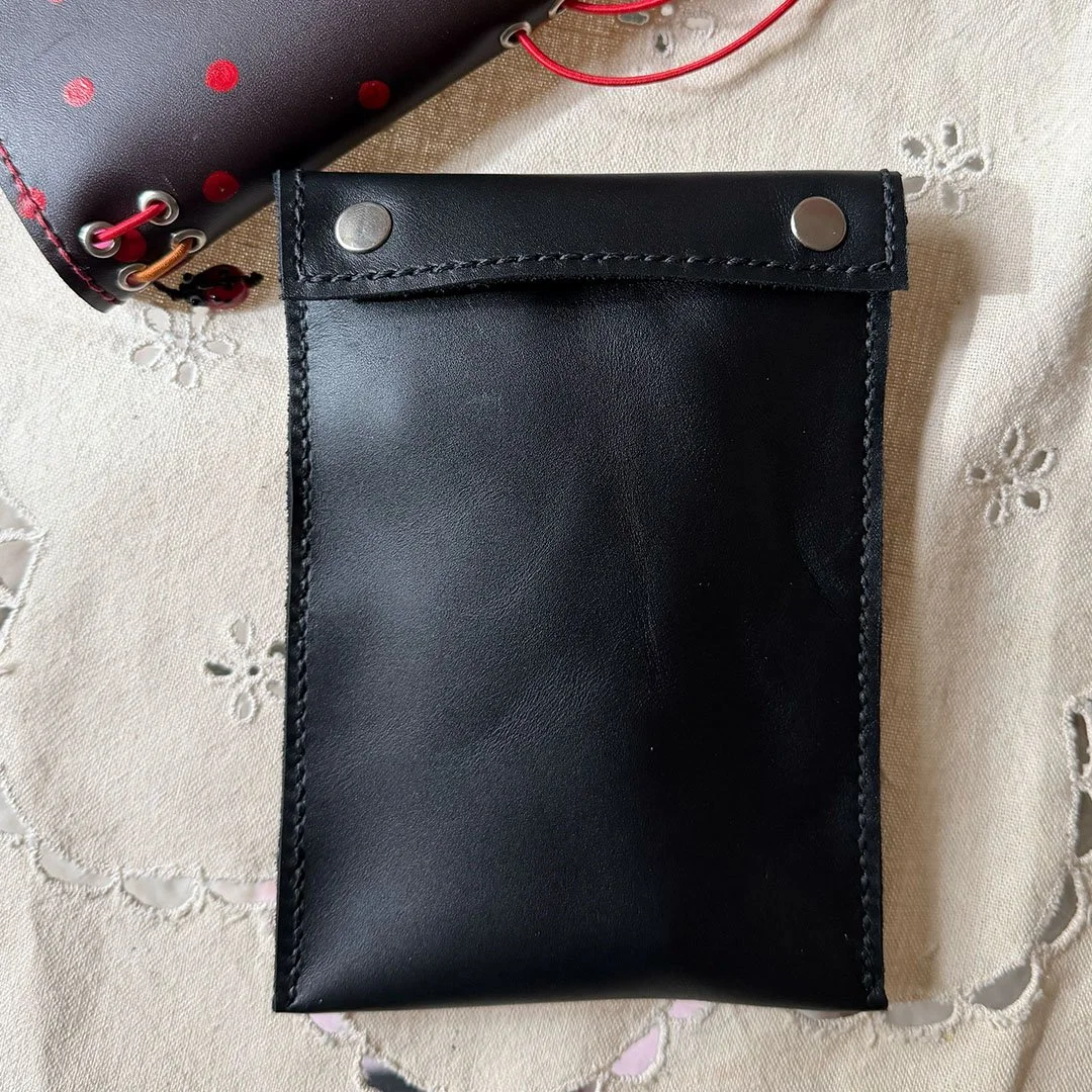 black pencil case_0000s_0001_IMG_2849.jpg