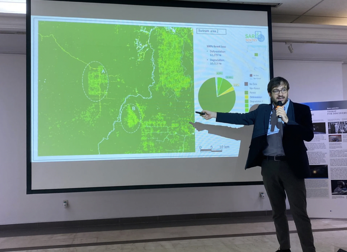 GreenAnt CEO Mario Simmaco demonstrates Desidera's capabilities