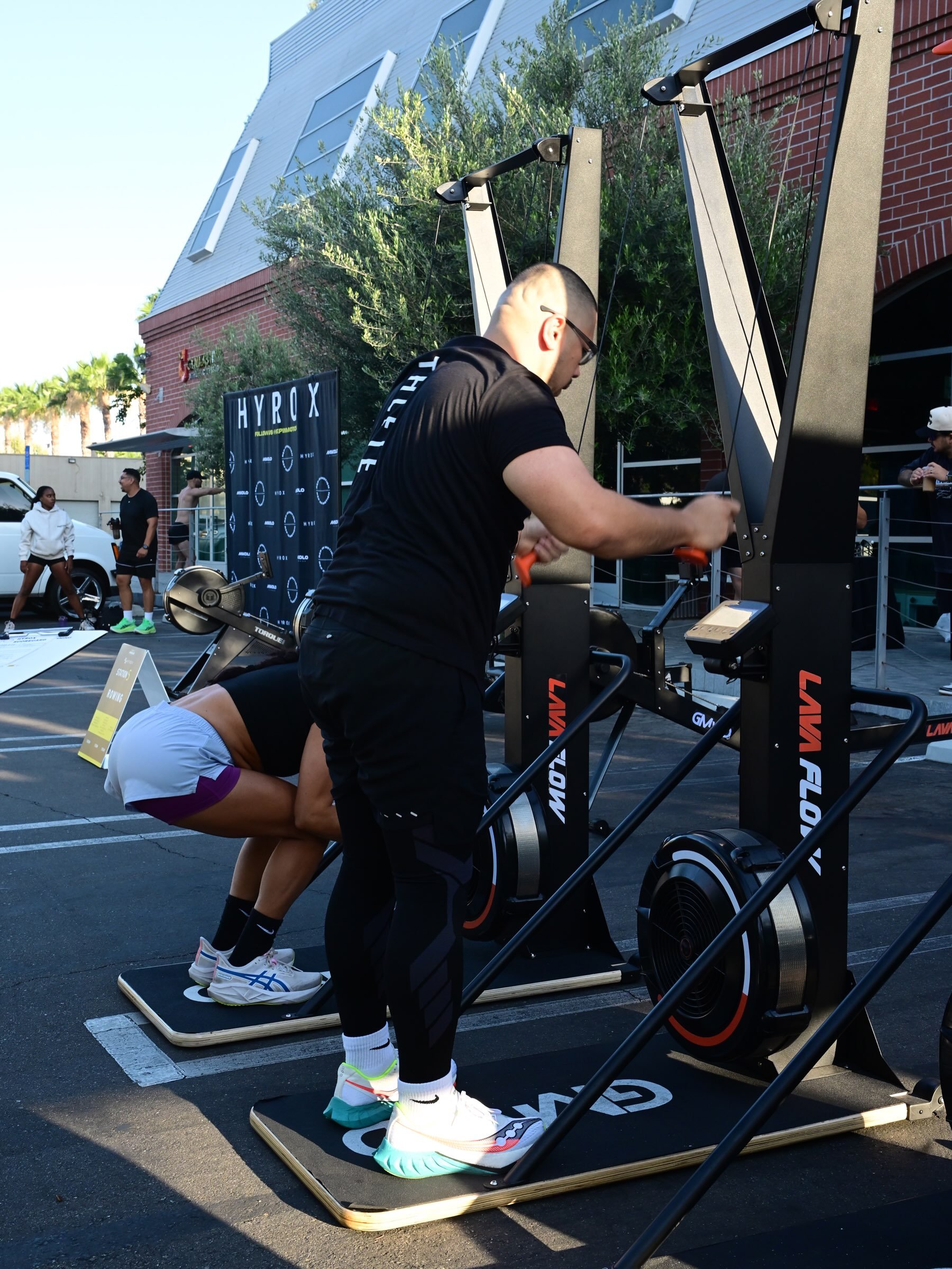 Station 1: SkiErg 1000m

‼️ Experience HYROX FULL SIMULATION ‼️ 
Brought to you by @repinmotion X @roc_losangeles X @mikolofitness 

Sponsored by: @mikolofitness 

Ready to put your training to test? Experience the full HYROX Race format with all 8 w