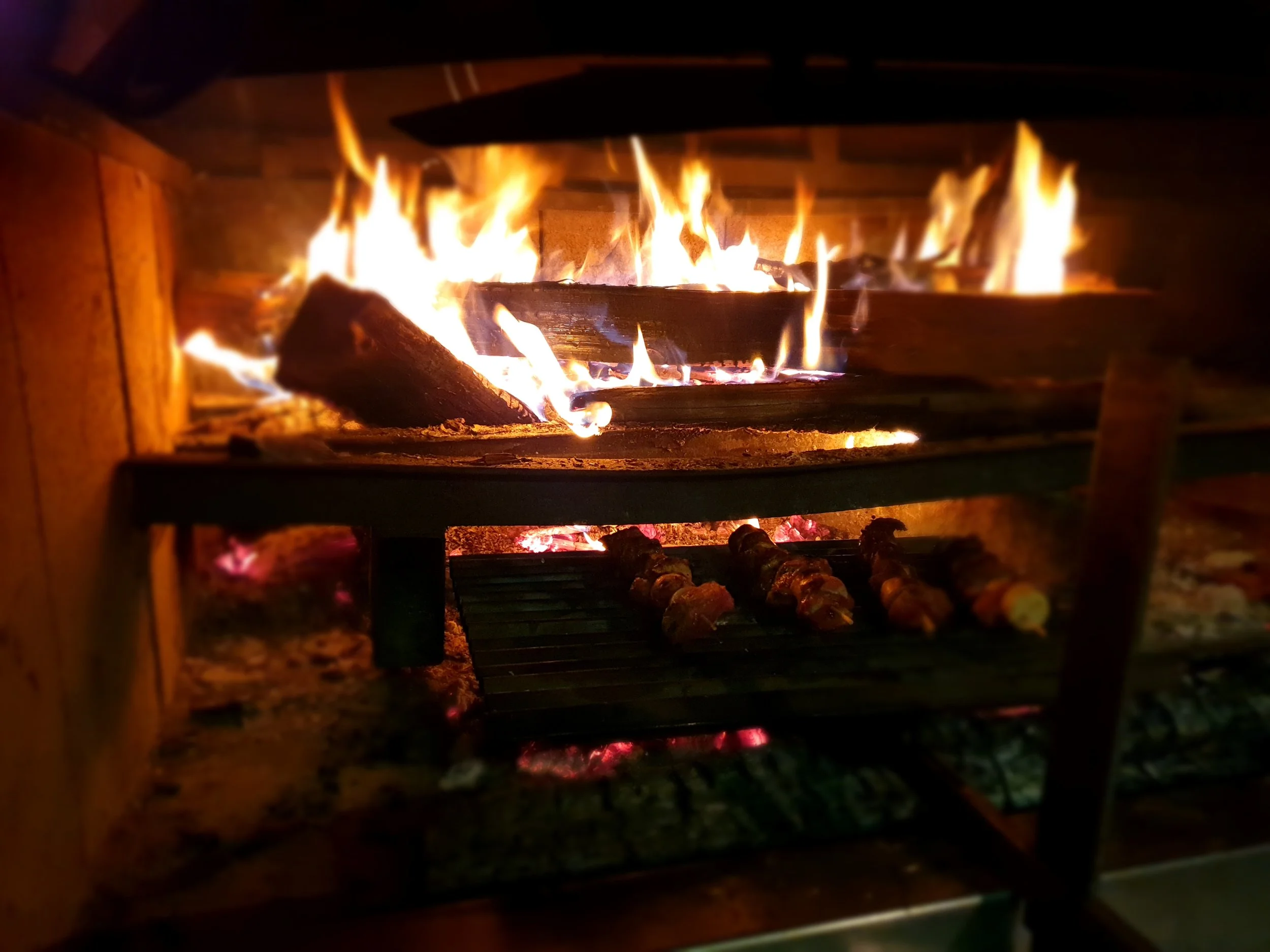 Das Beste Fleisch gibts von unserem Holz-Grill.