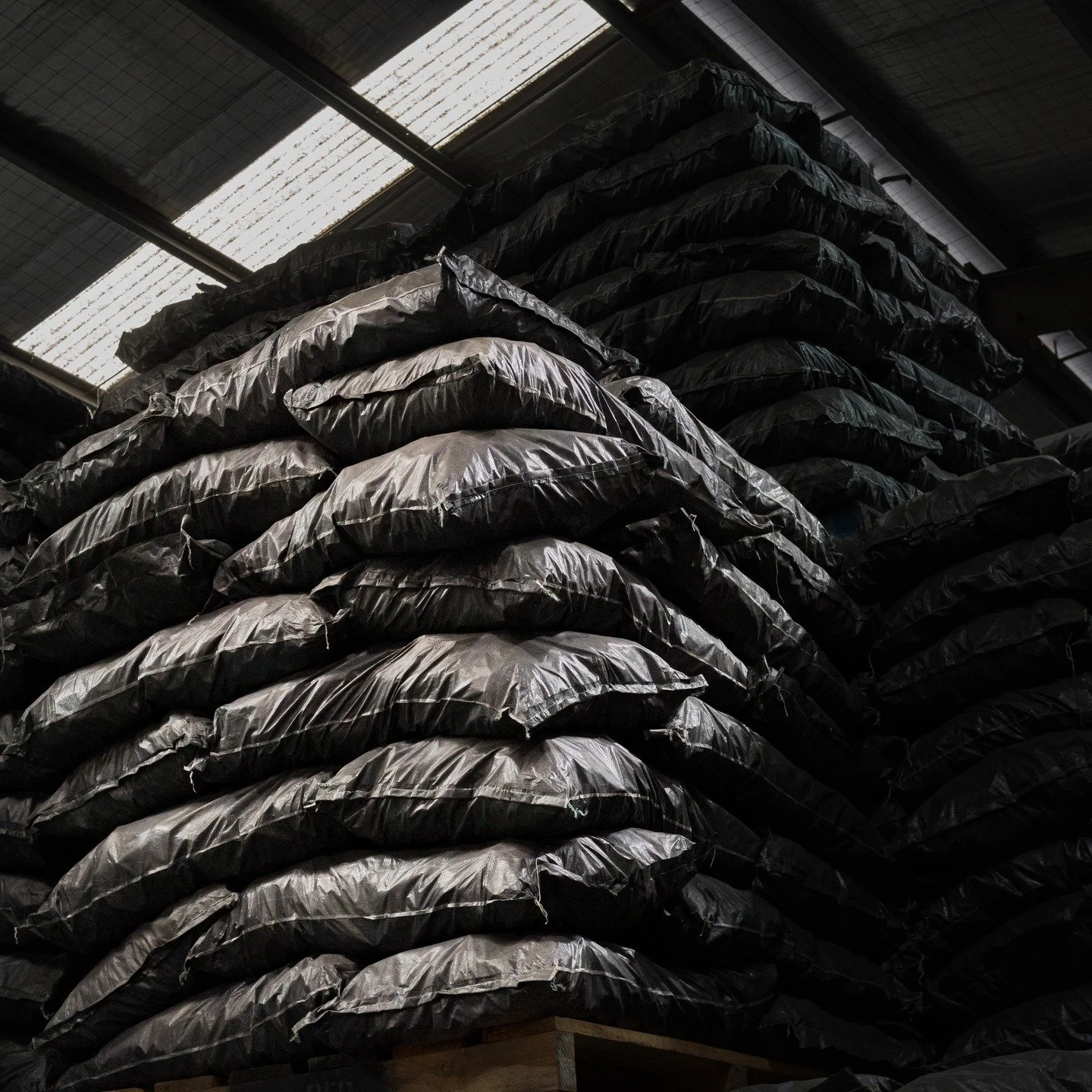 From backyard grills to bulk supply &mdash; we&rsquo;ve got you covered. 🔥

Whether you need 1 bag or 1,000.
Organic BBQ Charcoal delivers consistent heat, clean burn, and premium hardwood quality every time.

Restaurants &bull; Caterers &bull; Butc