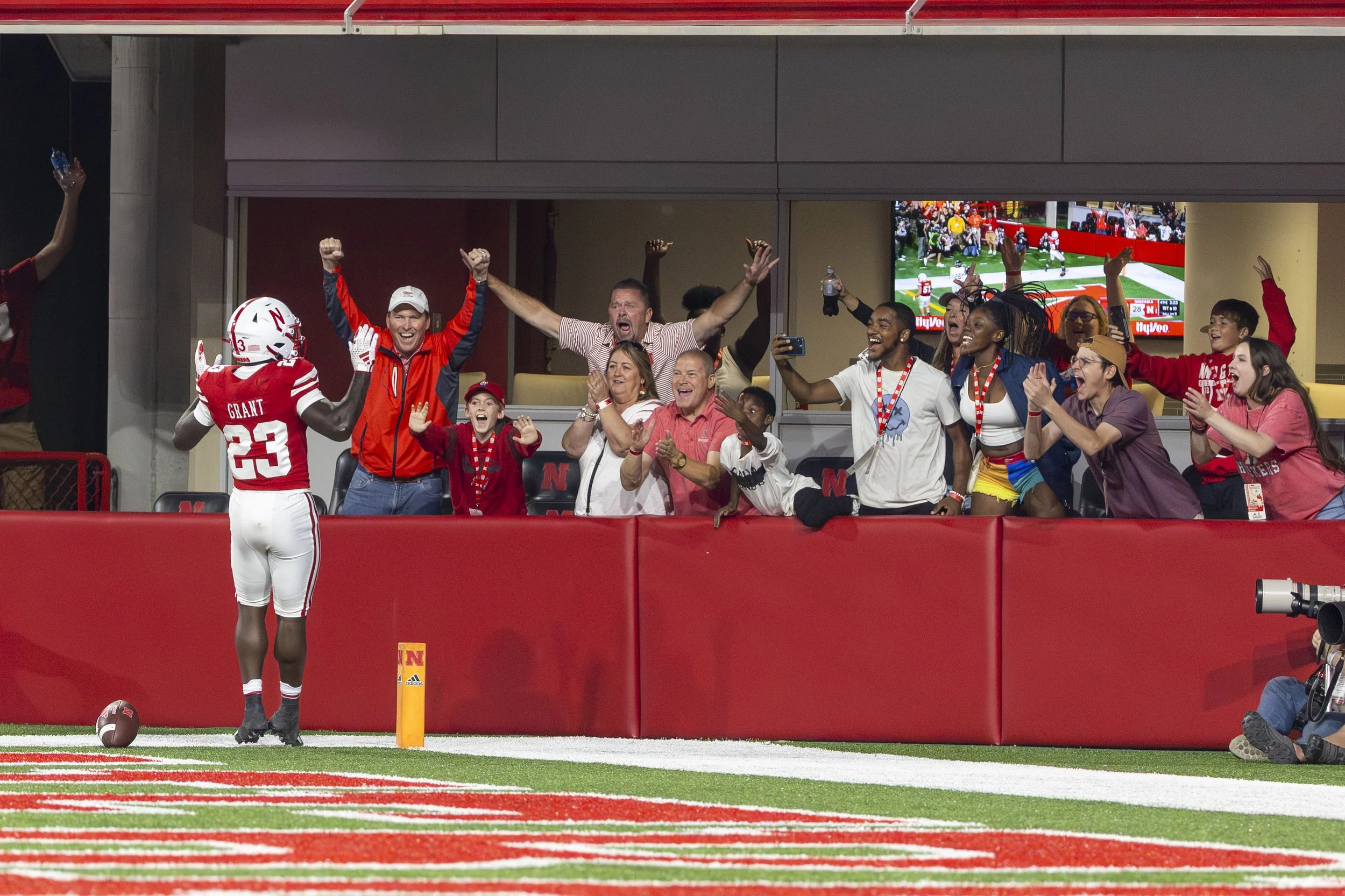 FB vs NIU- DG124.jpg