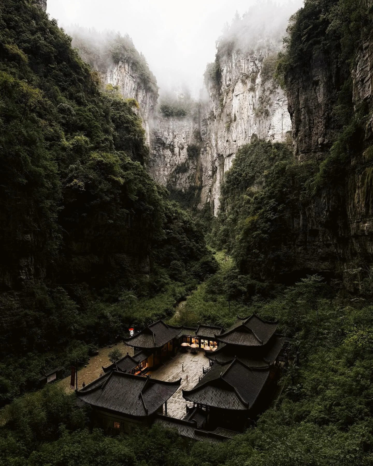 89&egrave;me jour au 93&egrave;me jour (5 jours), 1688 km en train, Chongqing &rarr; Zhengzhou 🇨🇳

Apr&egrave;s l&rsquo;effervescence et la grandeur des villes chinoises, je me lance dans la d&eacute;couverte de plusieurs parcs nationaux. C&rsquo;e