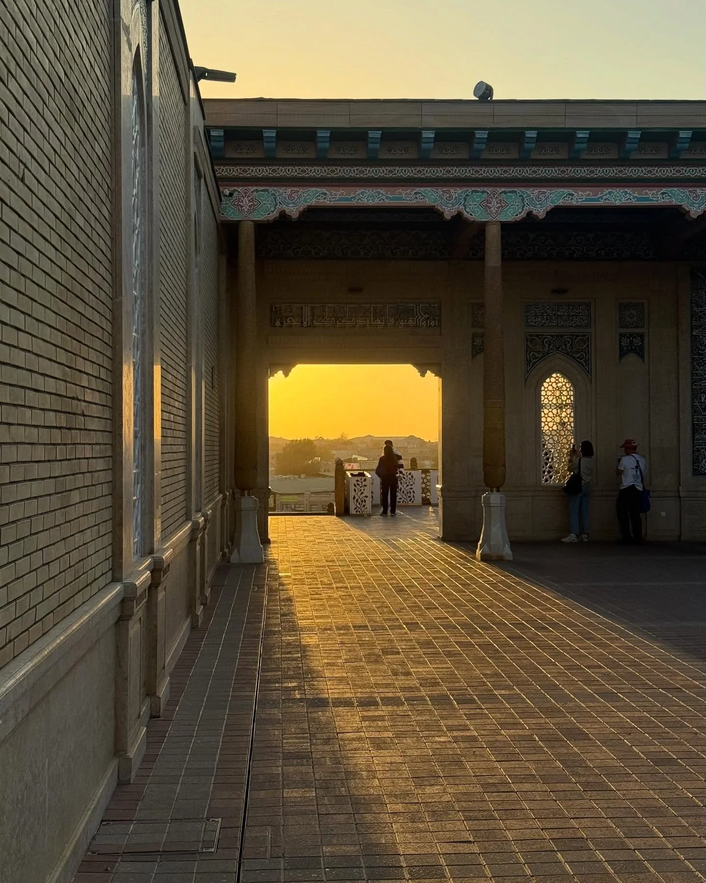 59&egrave;me jour au 62&egrave;me jour (4 jours), 142 km (total 5464km), Chimkent &rarr; Samarcande (+ 332 km en train)

Courte nuit dans la gare, je suis r&eacute;veill&eacute; par la police &agrave; 6h qui me dit de partir. Je rejoins Tachkent la c