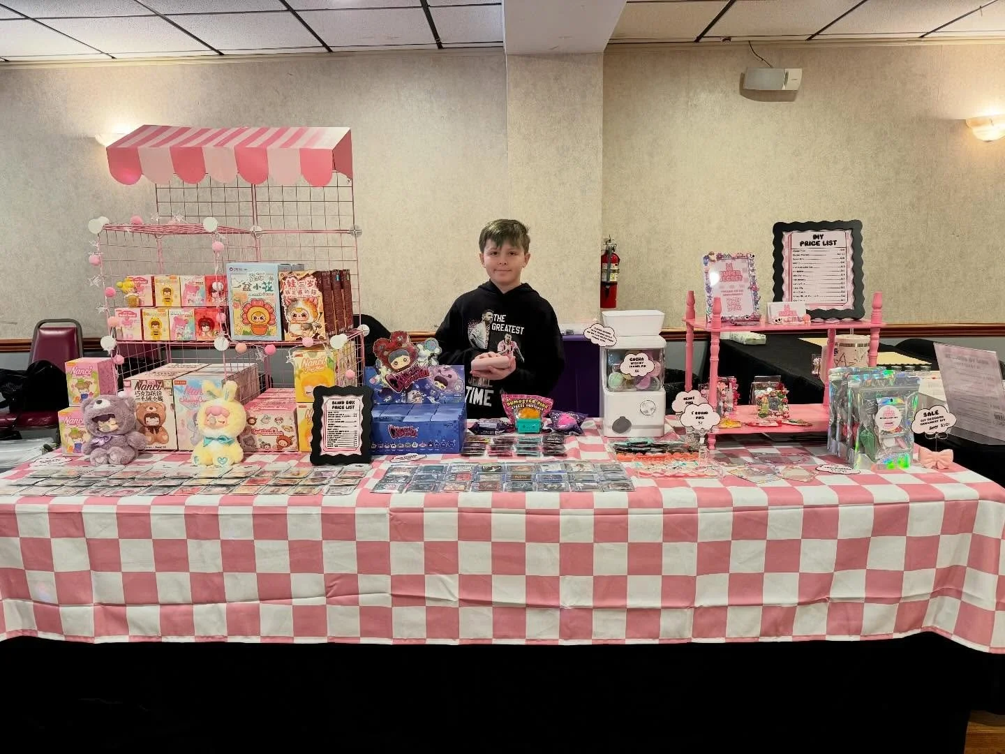 We&rsquo;re here at @veganinnjmarket today 12-4! 🖤🎀🖤Come craft with us! #diy #decoden #veganinnj #blindbox #craft