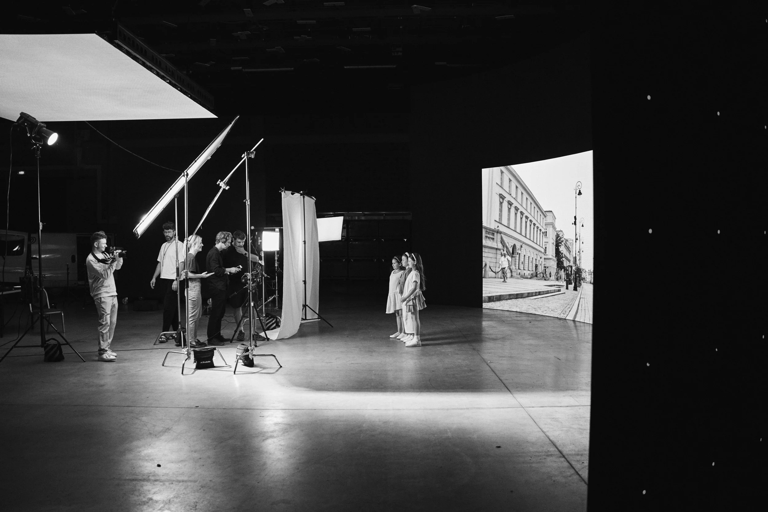 Produkcja spotu społecznego w studio filmowym.