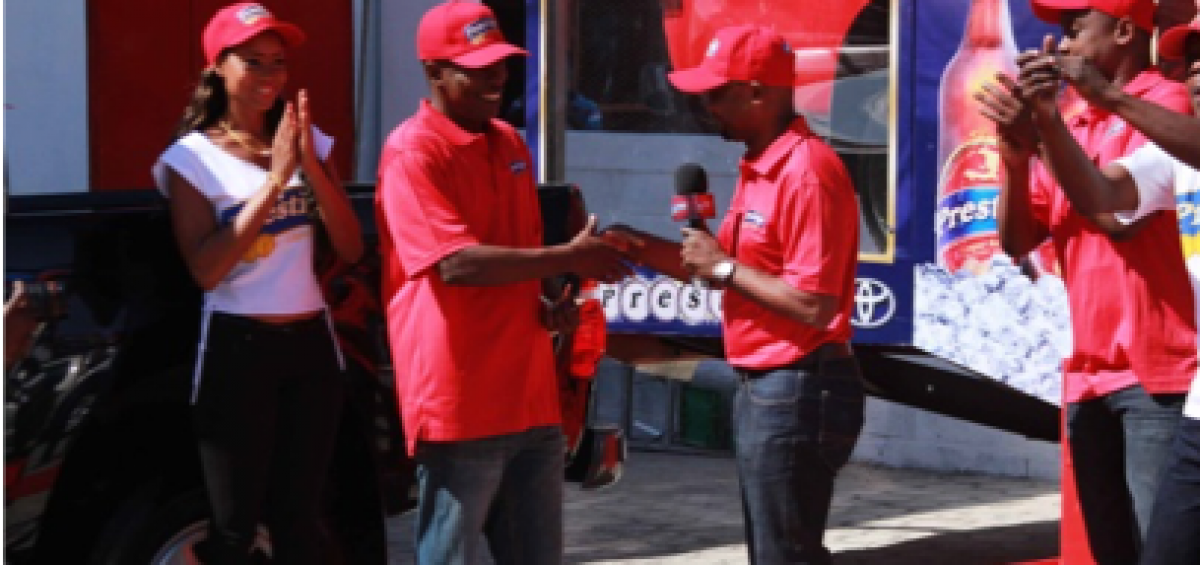 Remise de Toyota Hilux aux premiers gagnants du concours de Prestige « Anba Bouchon »