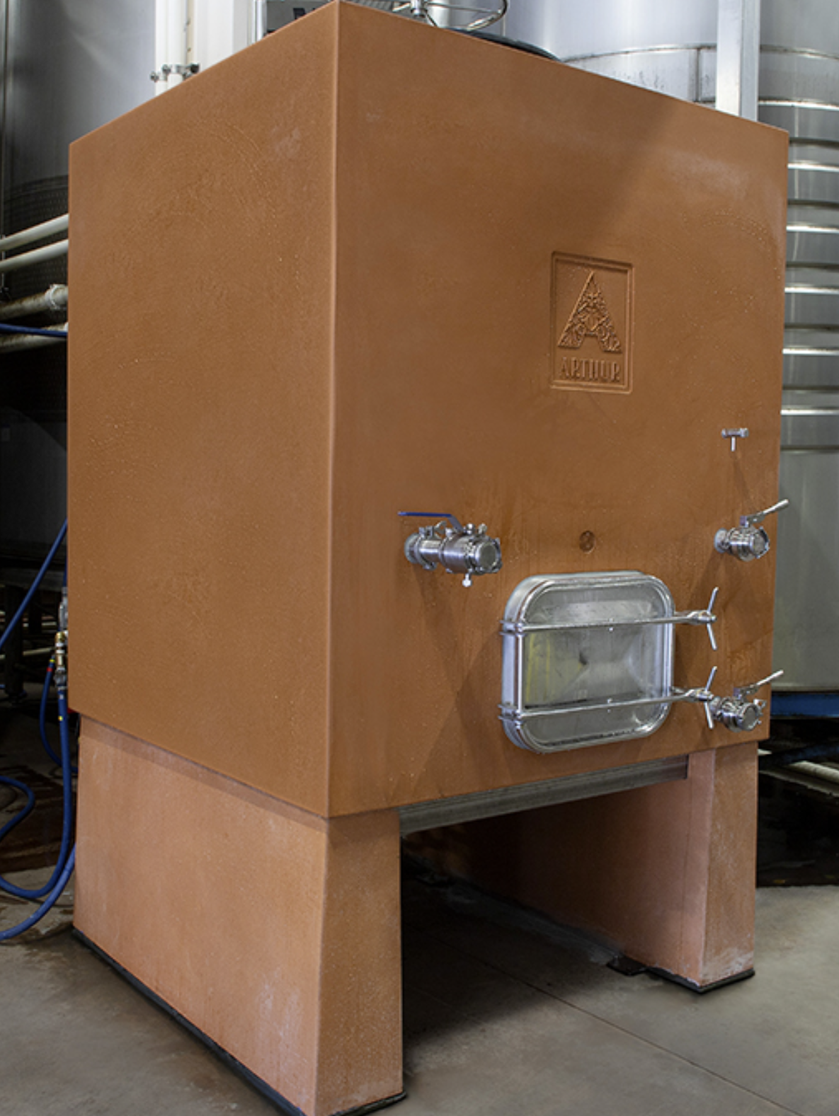 SQUARE - 22hl and 30hl Concrete Wine Tank