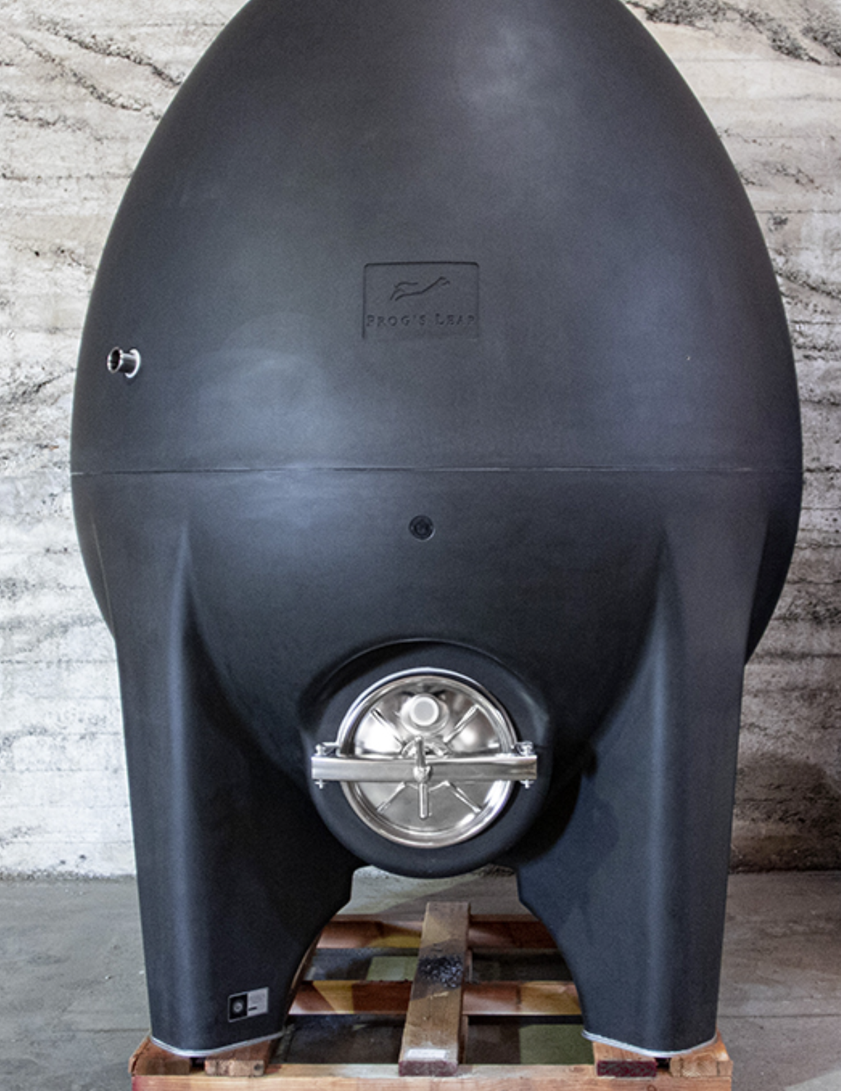 SUPER EGG - 38hl Concrete Wine Tank