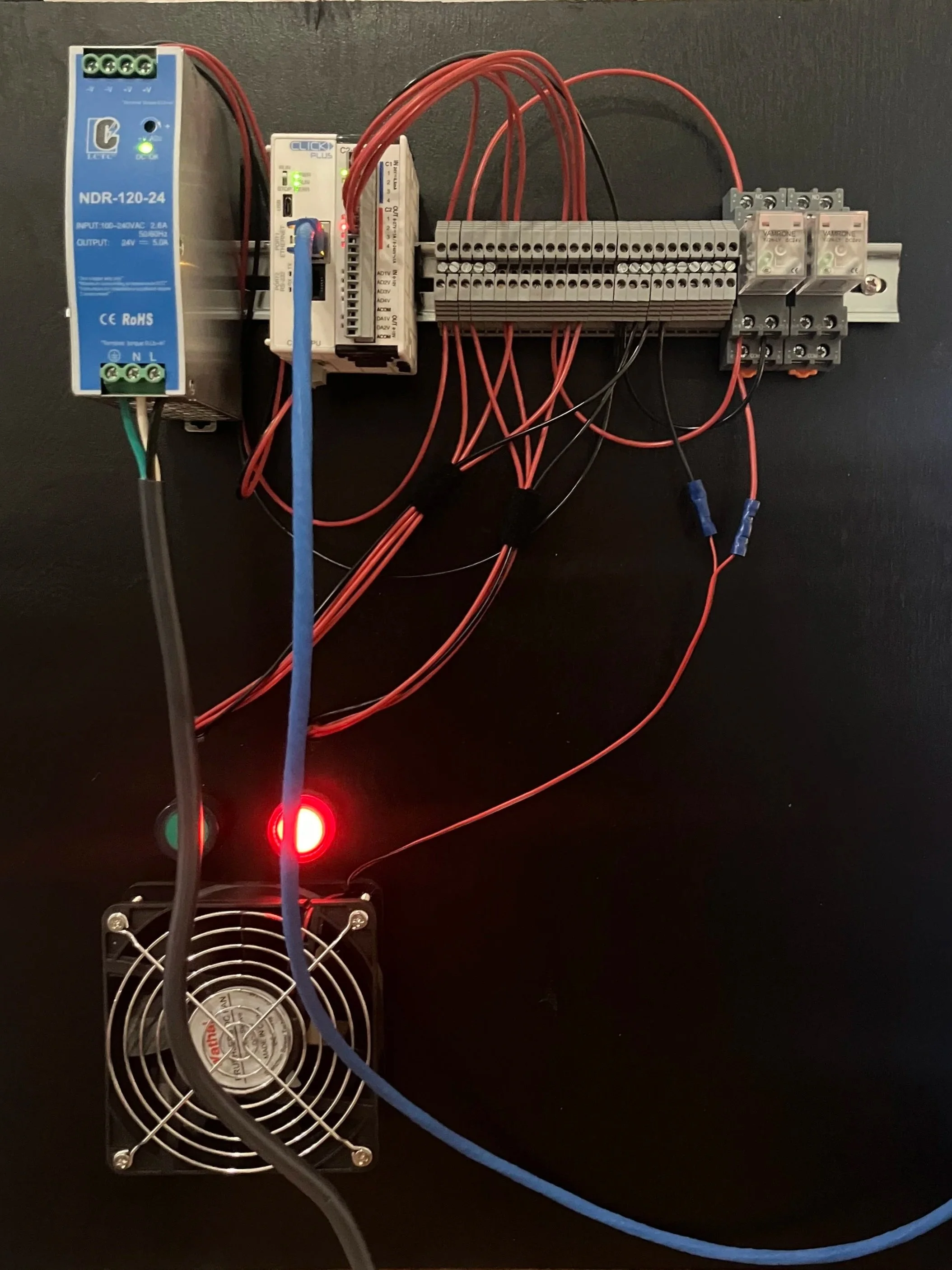 Kit with plywood base.