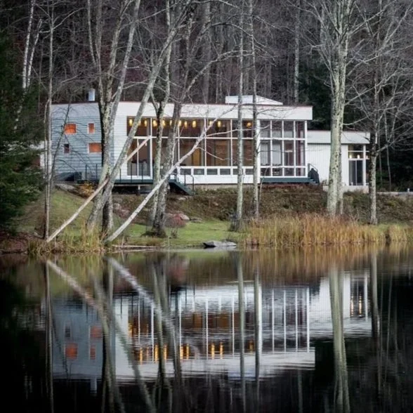 MODERNIST LAKE HOUSE