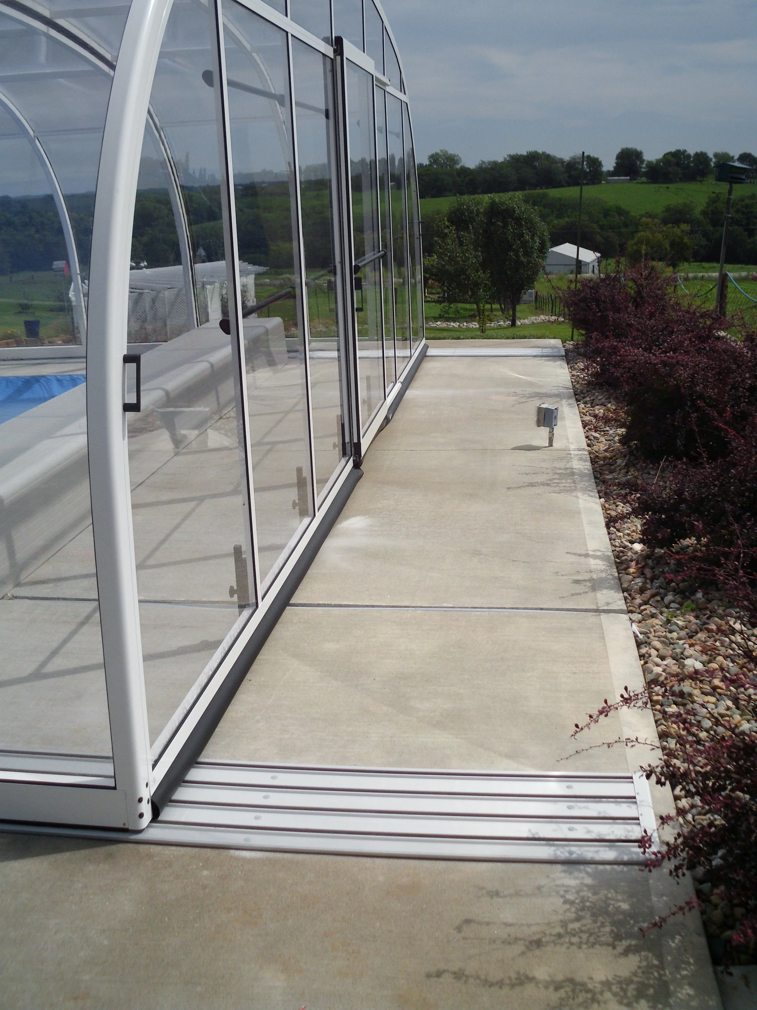 Laguna with white tracks.JPG