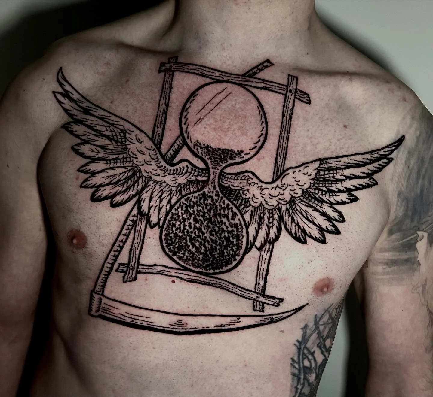 Had a lot of fun with this chest piece based off of a 17th century design. Thanks man! 
.
.
.
#sandclocktattoo#scythetattoo#mementomori#mementomoritattoo#blackwork#blackworktattoo#woodcut#woodcuttattoo#inkdrawing#tattoo#tattooartist#denvertattoo#colo