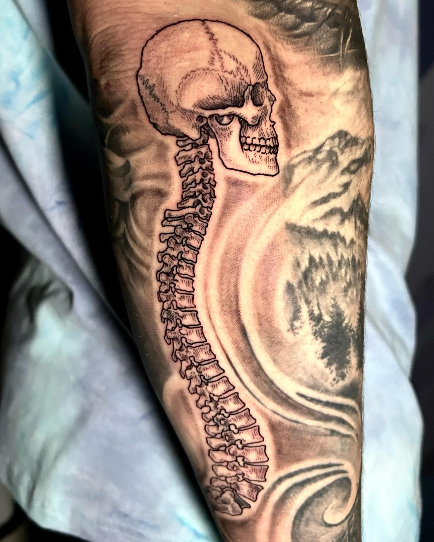 Nice gap filler for Will, love tattooing bones! Thanks for looking. 🤘 
.
.
.
#anitomicaltattoo#skulltattoo#spinalcolumntattoo#woodcuttatoo#woodcut#engravingtattoo#engravingtattoos#lineworktattoo#linework#blackwork#denvertattoo#denvertattooartist#col