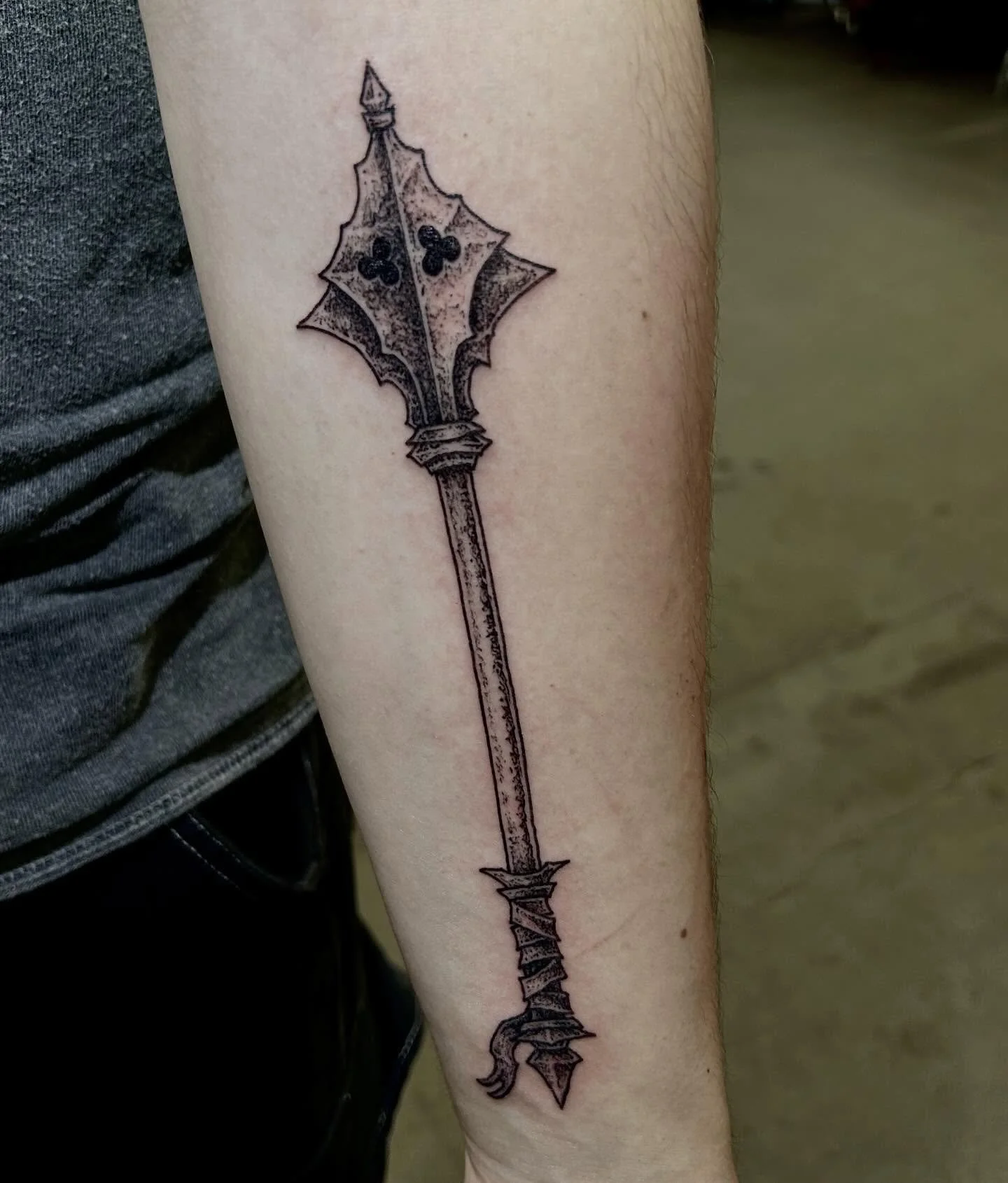 Cool mace I did a while ago, I love this shading style and medieval stuff as well. 🤘
.
.
.
#blackwork#medievaltattoo#darkart#darkarttattoo#denvertattoo
