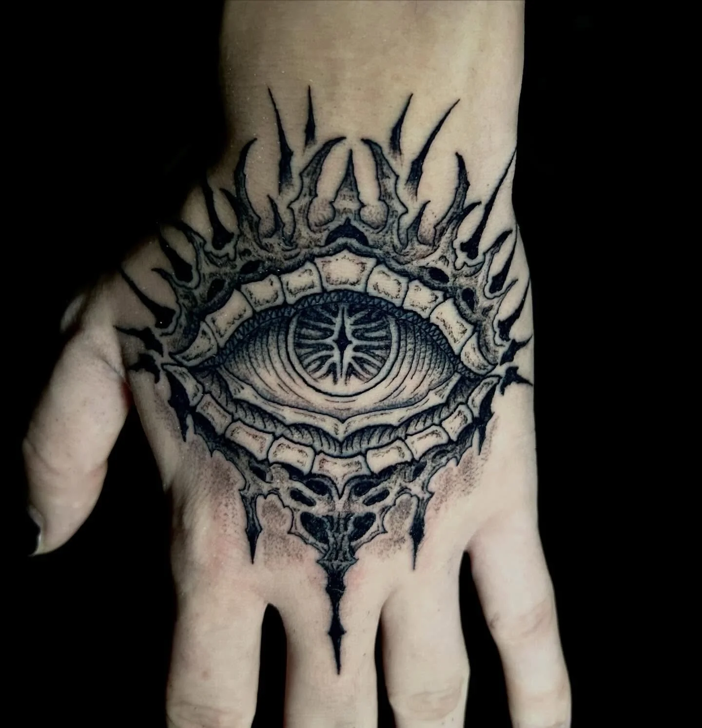 Super sick hand tattoo I got to do recently, thanks for checking it out! 🤘🖤
.
.
.
#handtattoo#blackworktattoo#darkart#coloradotattoo#denvertattoo