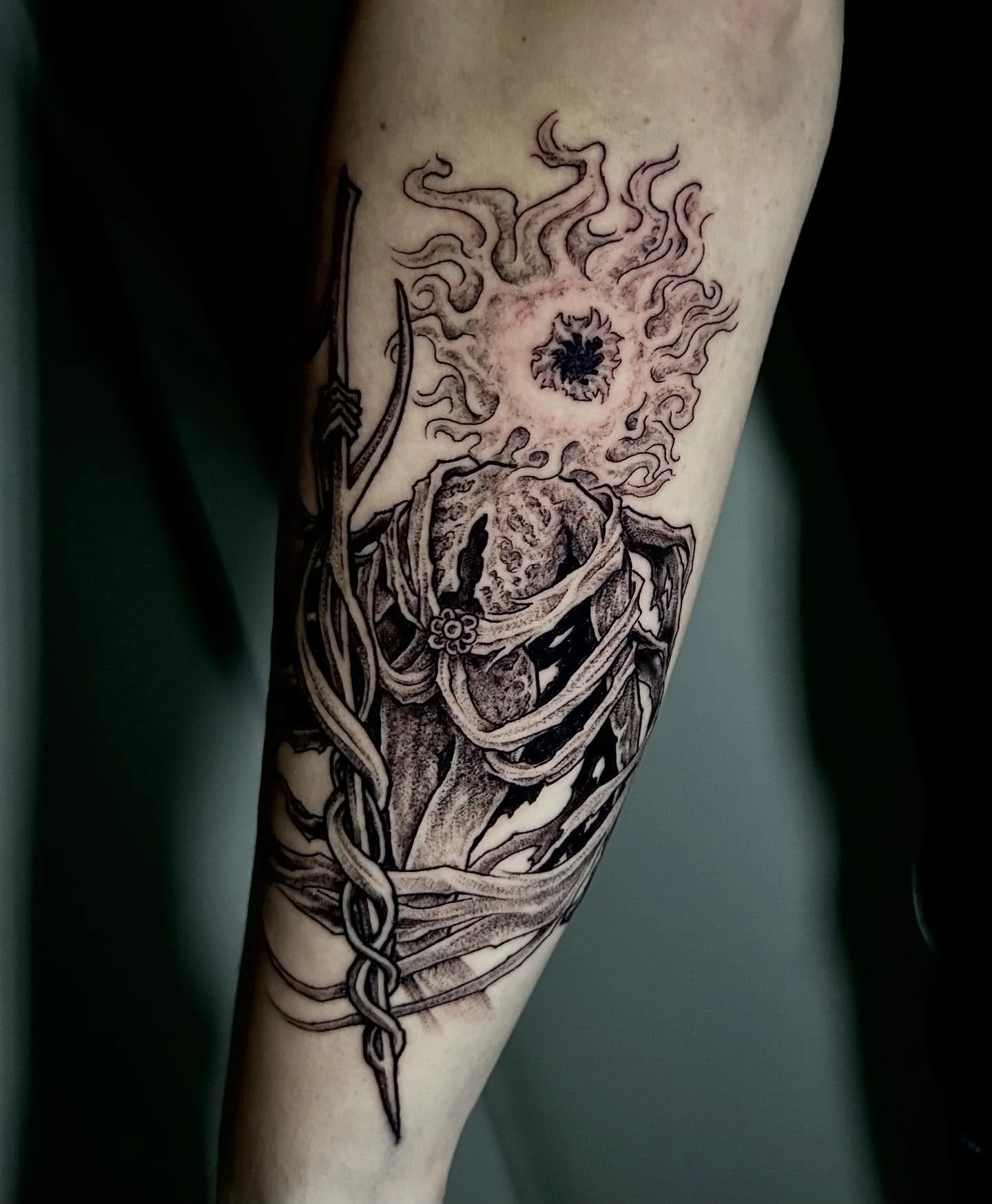 Happy to share Midra with with you, lord of the frenzied flame! 🔥Thanks for looking friends 🤘
.
.
.
#eldenring#eldenringtattoo#Midratattoo#lordofthefrenziedflame#blackwork#blackandgreytattoo#blackngreytattoo#darkart#darkarttattoo#tattoo#denvertatto