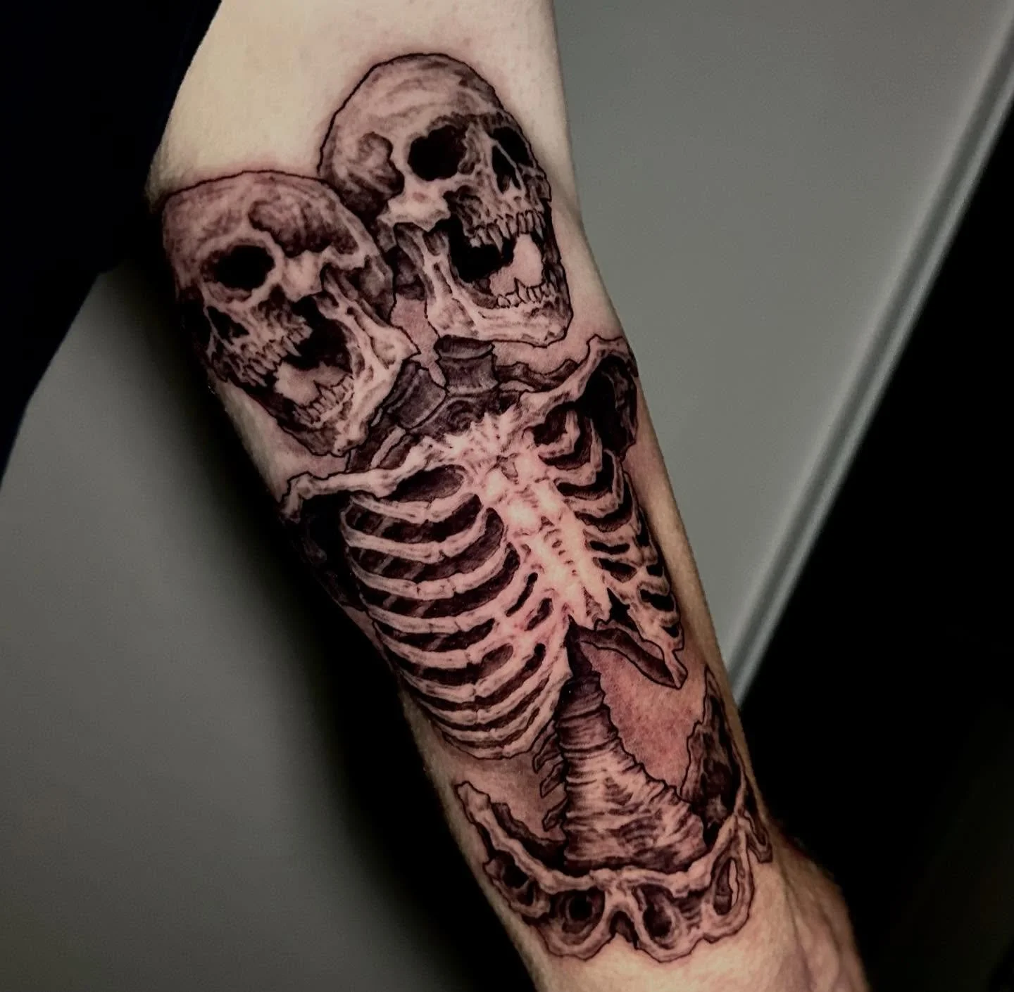 Sick little skelly jammer, love doing anything dark or macabre. Thanks for looking friends! 💀
.
.
.
#darkartist#darkart#blackwork#blackngrey#skeleton#skeletontattoo#denvertattooartist#coloradotattooartist#tattoo