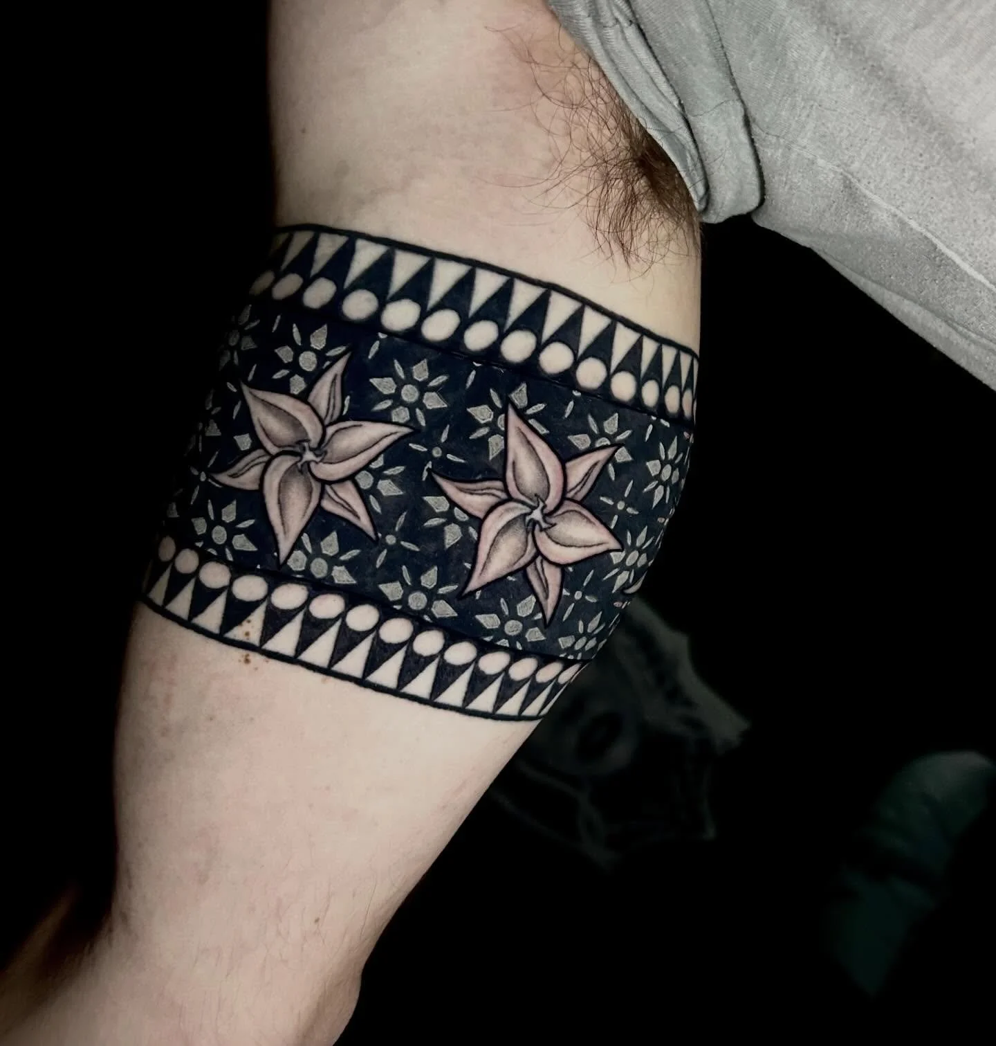 Finished up this cool arm band for Michael, the top row of triangles was pre existing so I added the bottom row to match and filled in the middle. The tile pattern is white over black which I did 2 passes on. The white healed slightly lighter than wh