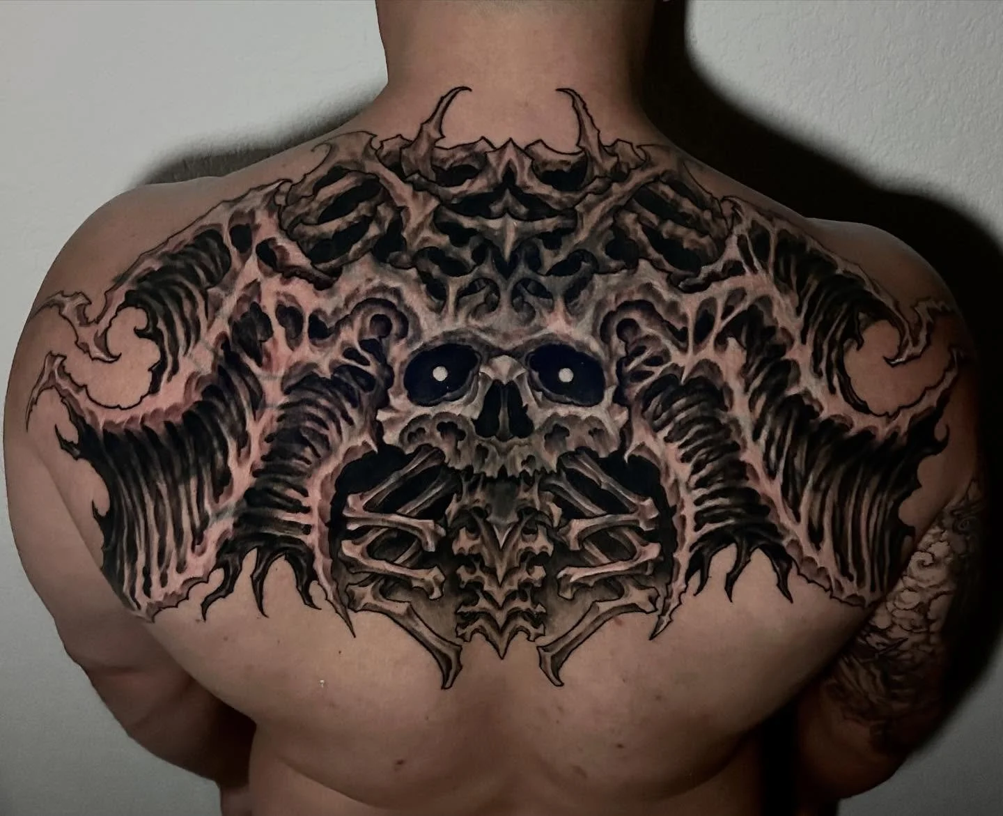Finished this gnarly back piece! This tattoo is a cover up, swipe to see the original and let me know what you think! 🤘
.
.
.
#backtattoo#backpeice#darkart#blackandgreytattoo#blackandgray#coverup#coveruptattoo#blackwork#darkarttattoo#demontattoo#mon