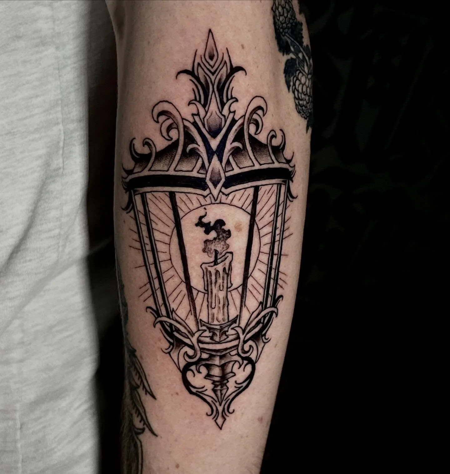 Lantern for Michael! 🤘
.
.
.
#blackwork#lanterntattoo#denvertattooartist#coloradotattooartist#candletattoo
