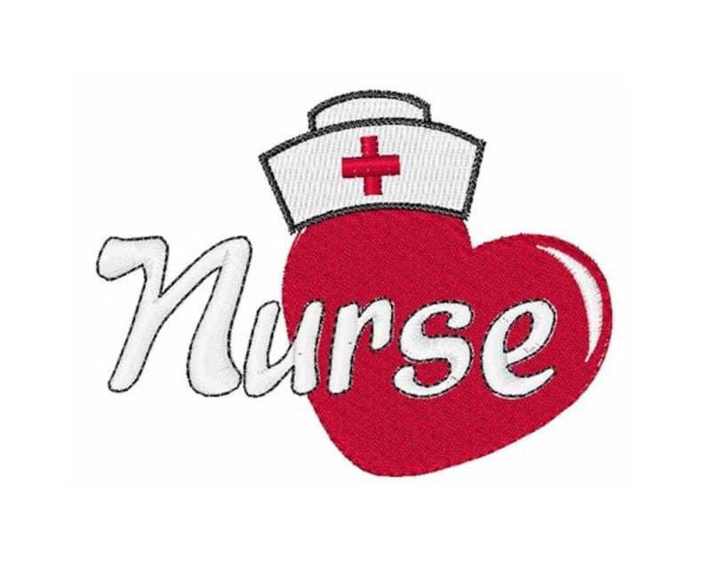 Ricamo con cuore rosso e cappello da infermiera con croce rossa e parola 'nurse'