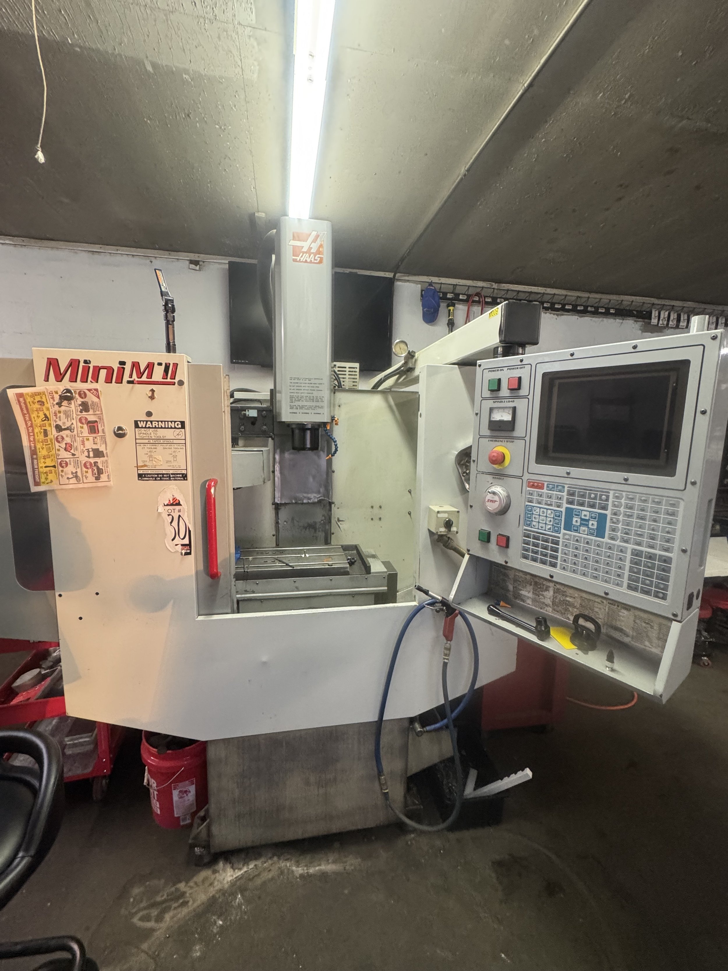 VERTICAL CNC MILL