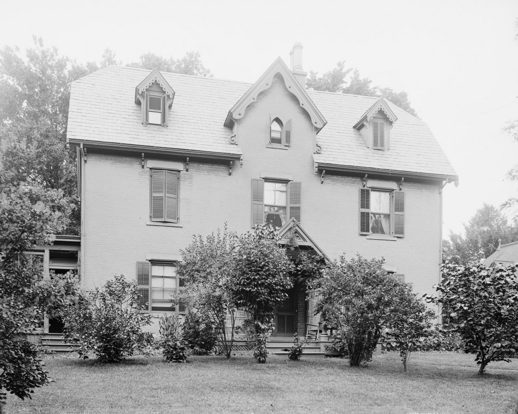 Where Uncle Tom's Cabin Was Born: Harriet Beecher Stowe House, Hartford This elegant pair of photographs&mdash;historic (c. 1905, Library of Congress / Detroit Publishing Co.) and modern&mdash;shows the beautifully preserved Harriet Beecher Stowe Hou