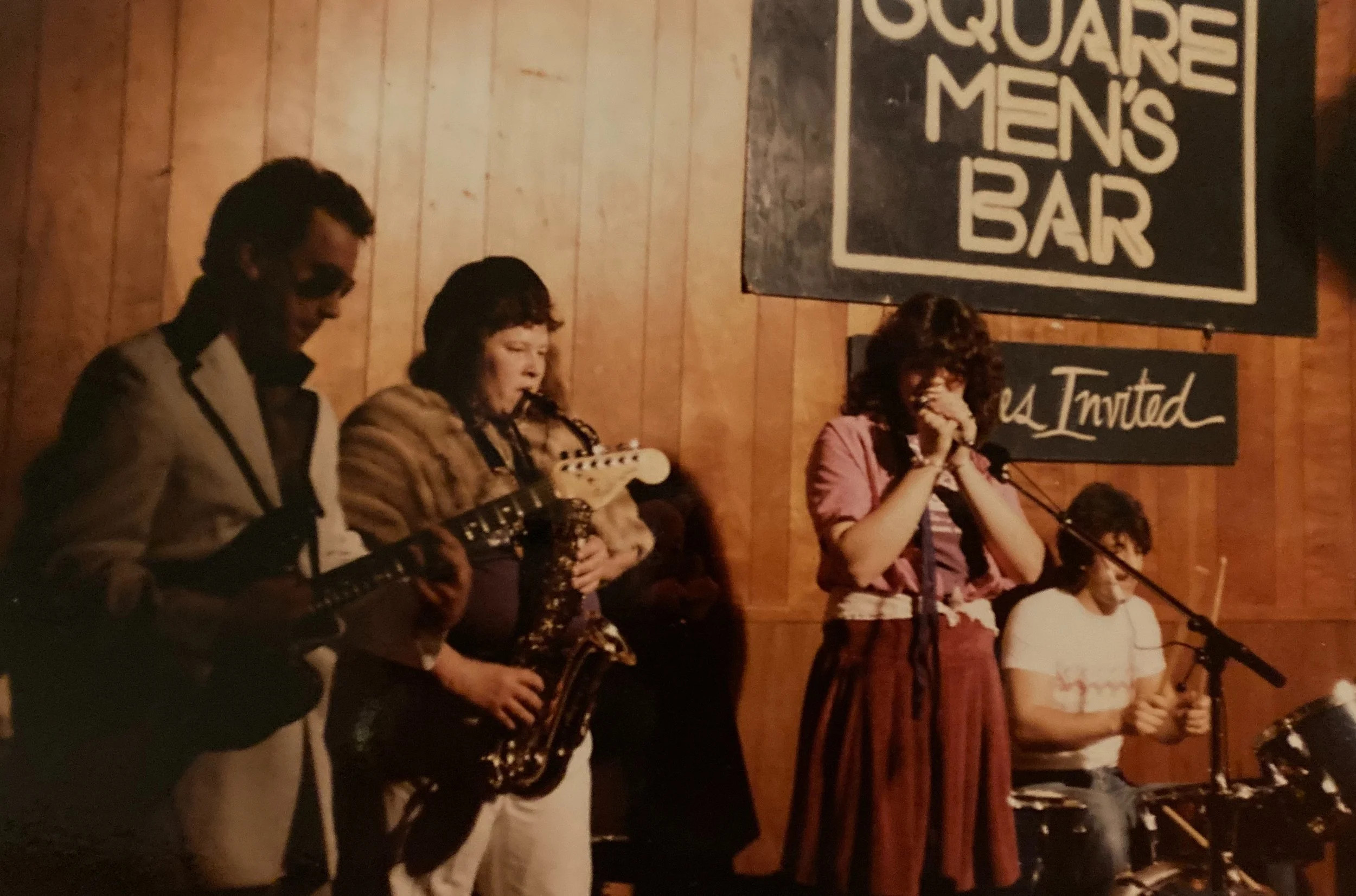 Inn-Square Men’s Bar Cambridge: The Legendary No-Frills Live Music Dive in Inman Square (1964–1984)