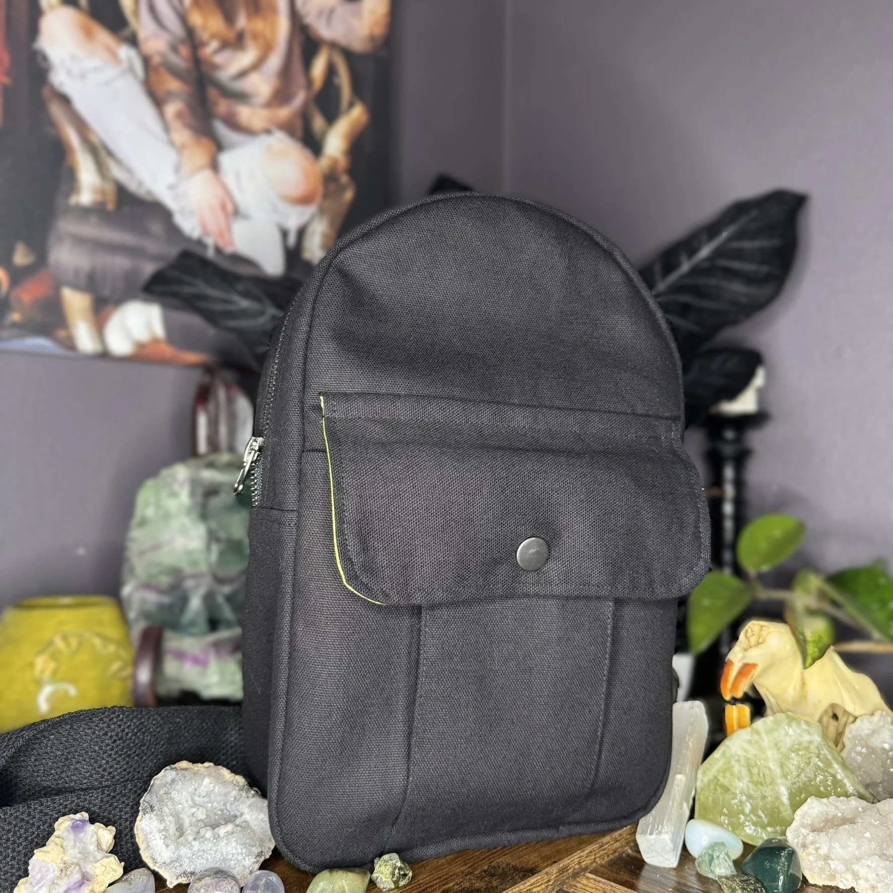 lizardite | sling backpack