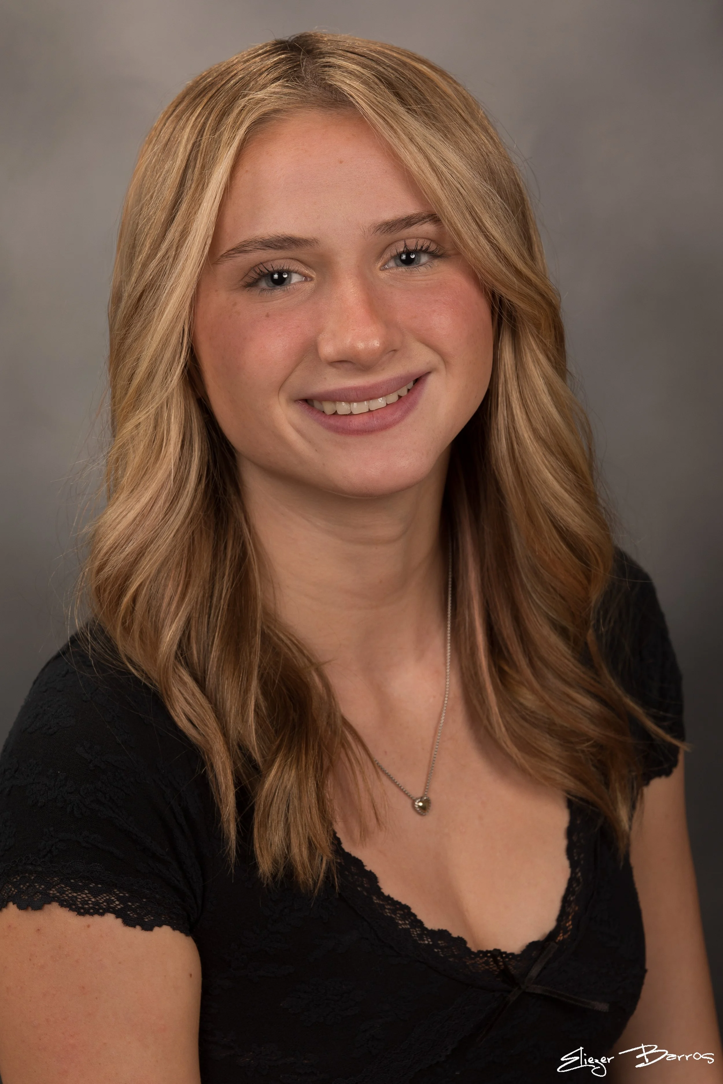 Studio senior yearbook pictures of a young woman smiling Mt. Lebanon Pittsburgh