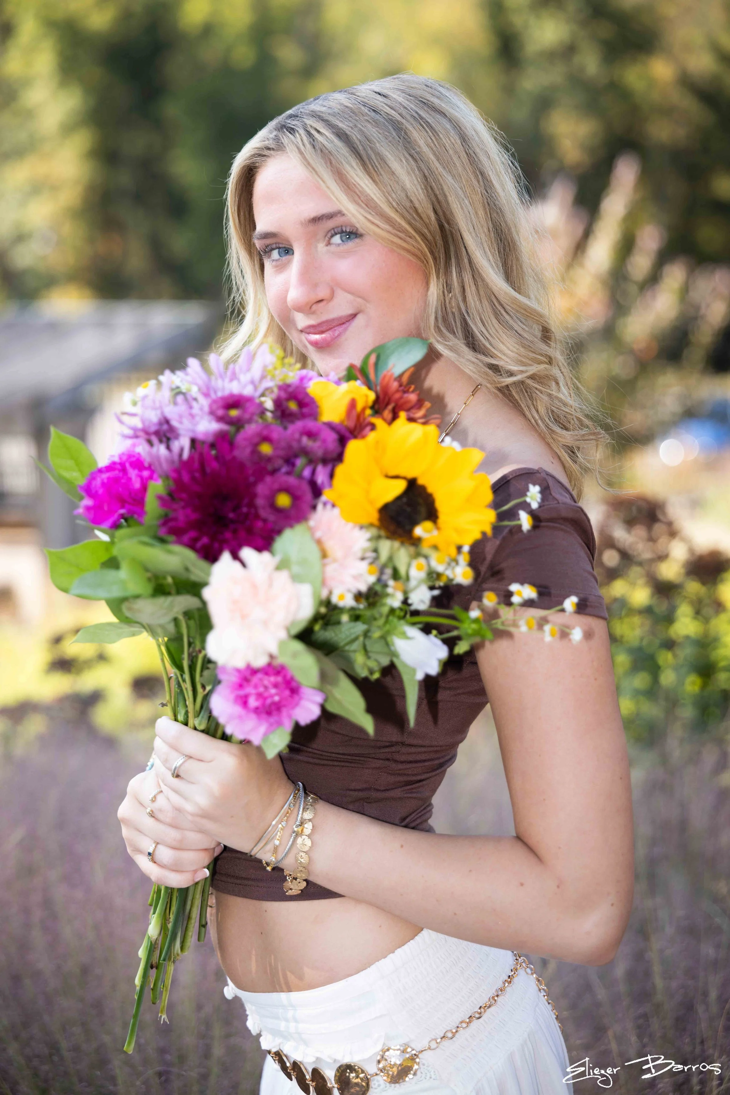 Mt. Lebanon senior Kate holding a colorful bouquet during her Pittsburgh Botanic Garden senior session