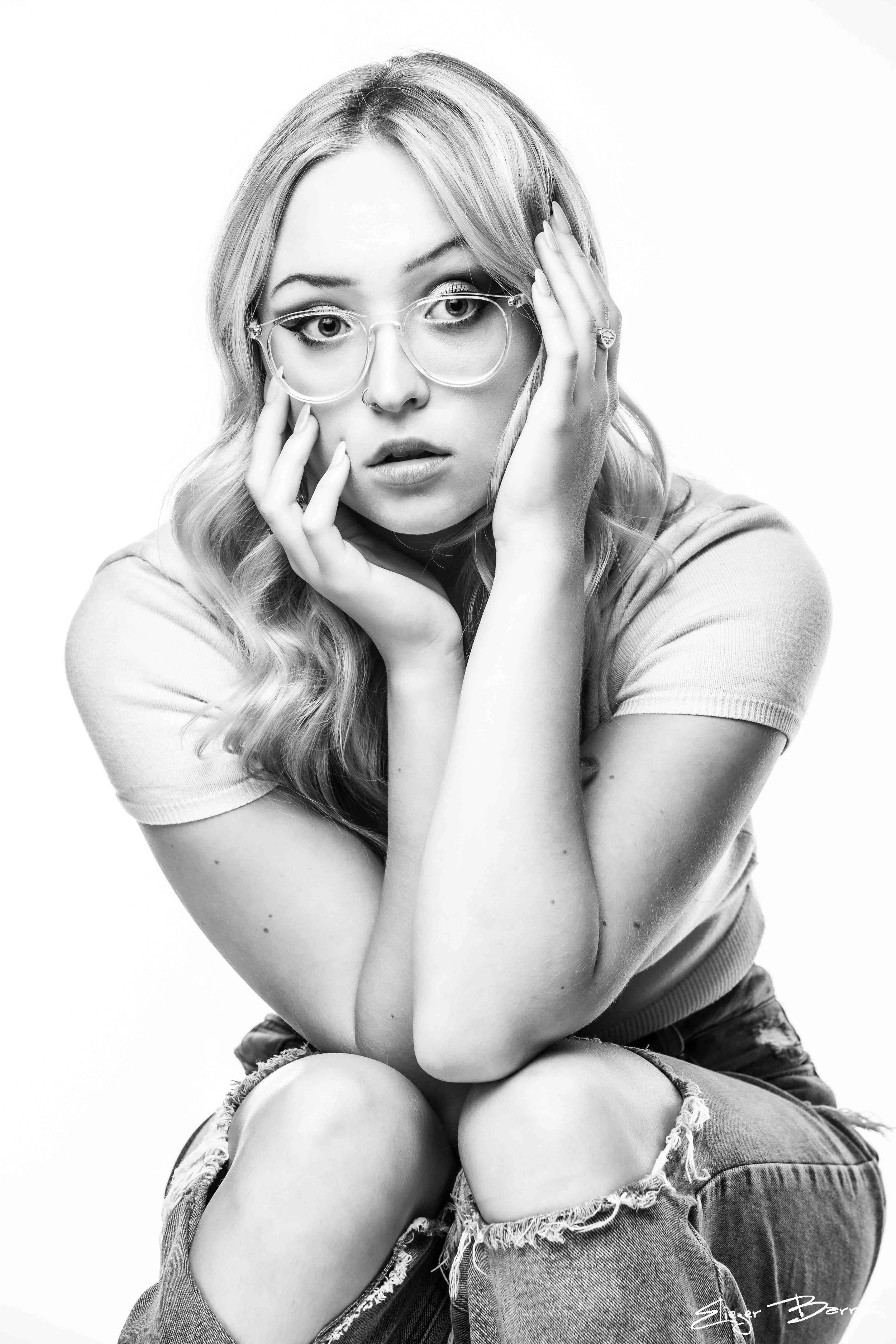 Artistic black and white senior pictures of a young woman in Pittsburgh