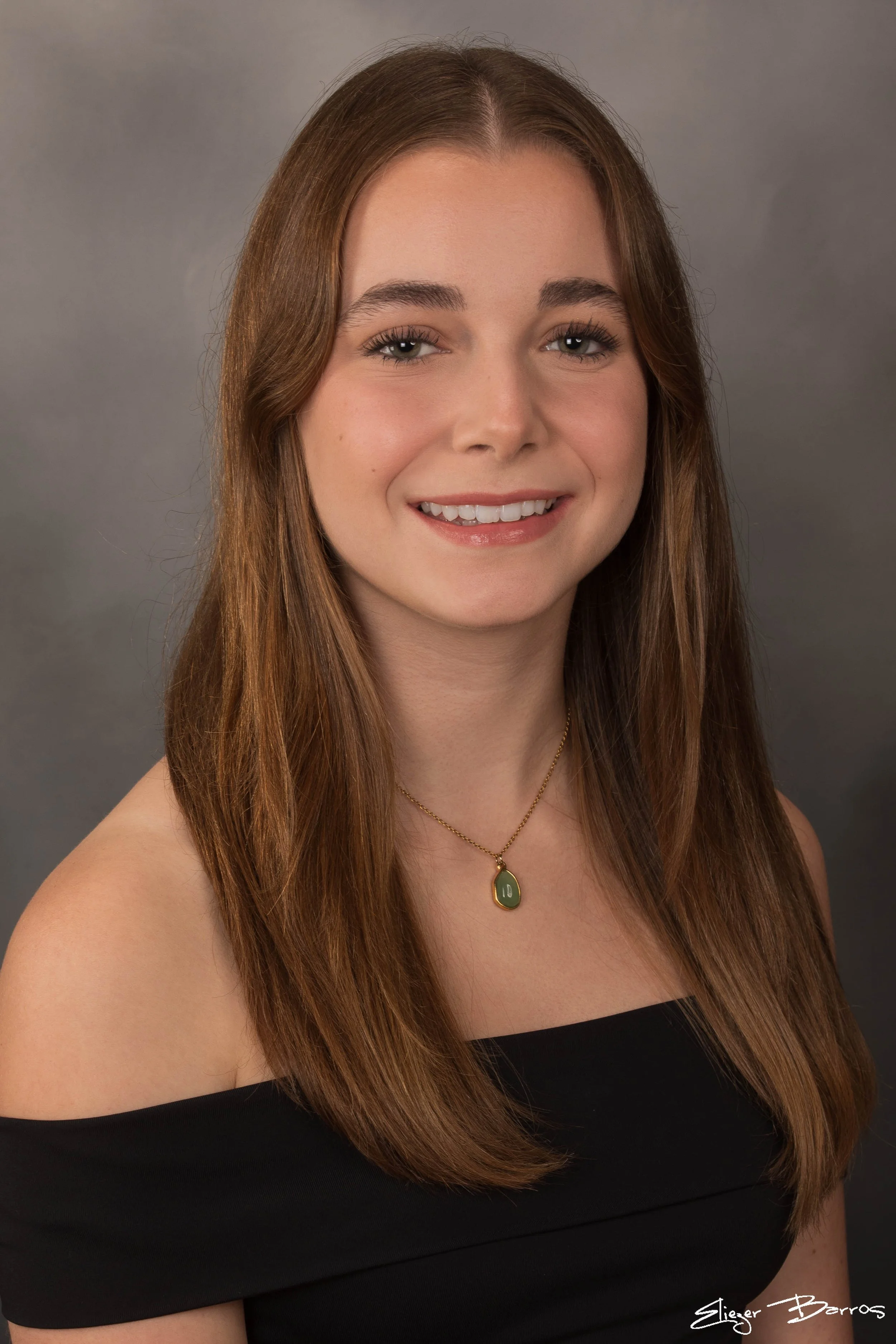 Studio senior yearbook pictures of a young woman smiling Mt. Lebanon
