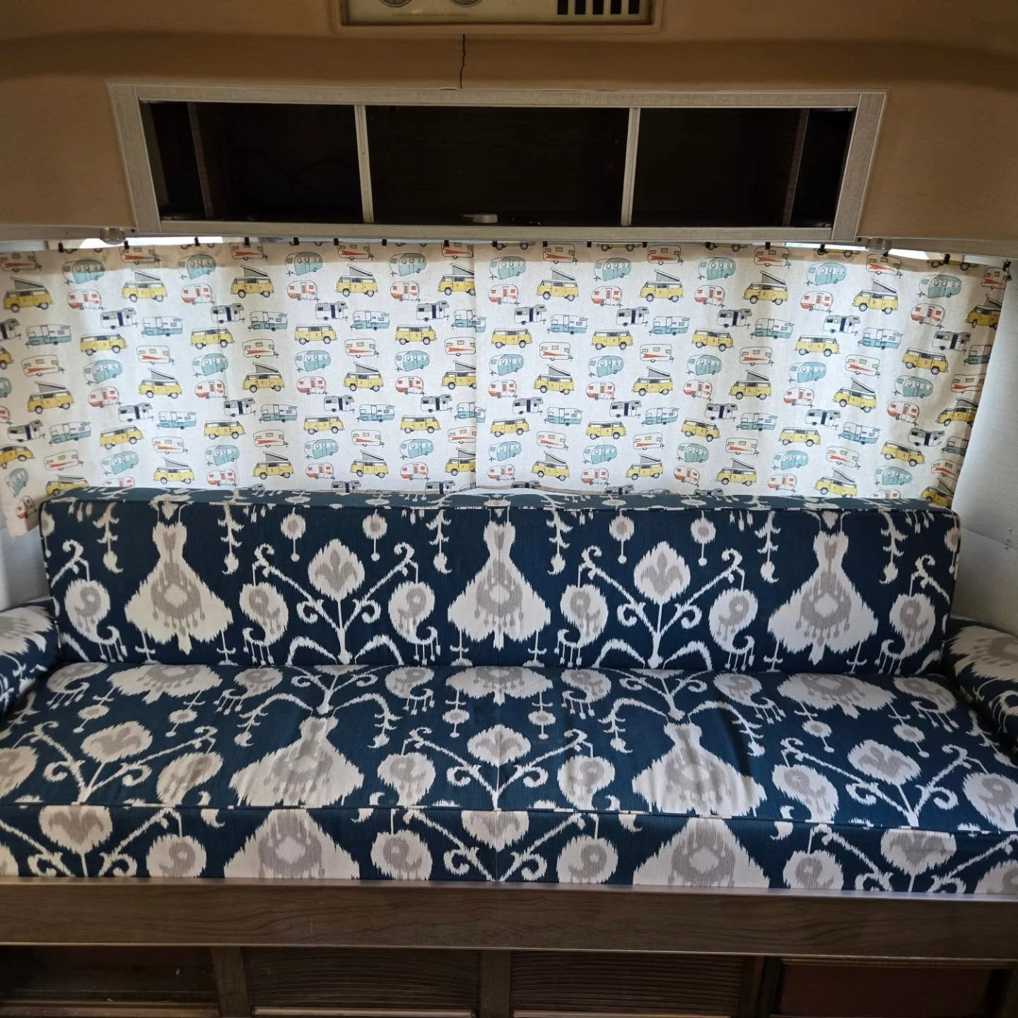 Just about done with most of the major work on the Airstream. The teo largest curtains are done. Flooring is done in the main area, and carpet is down in the "bedroom"
Wife has started moving her supplies in and preparing for whatnot shows 