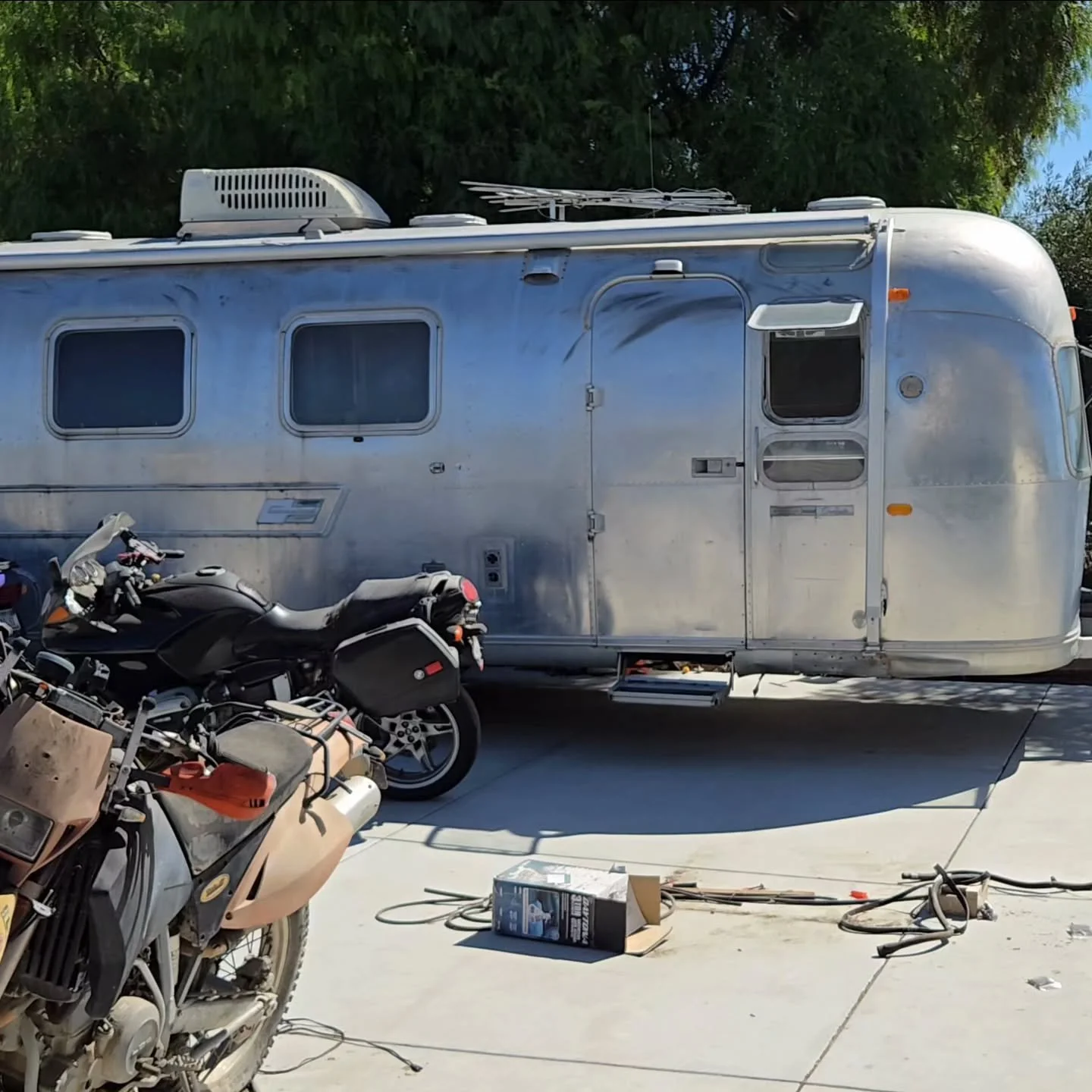 First on the chopping block: 1972 Airstream Land Yacht being converted into studio/office/storage
#airstream #renovation