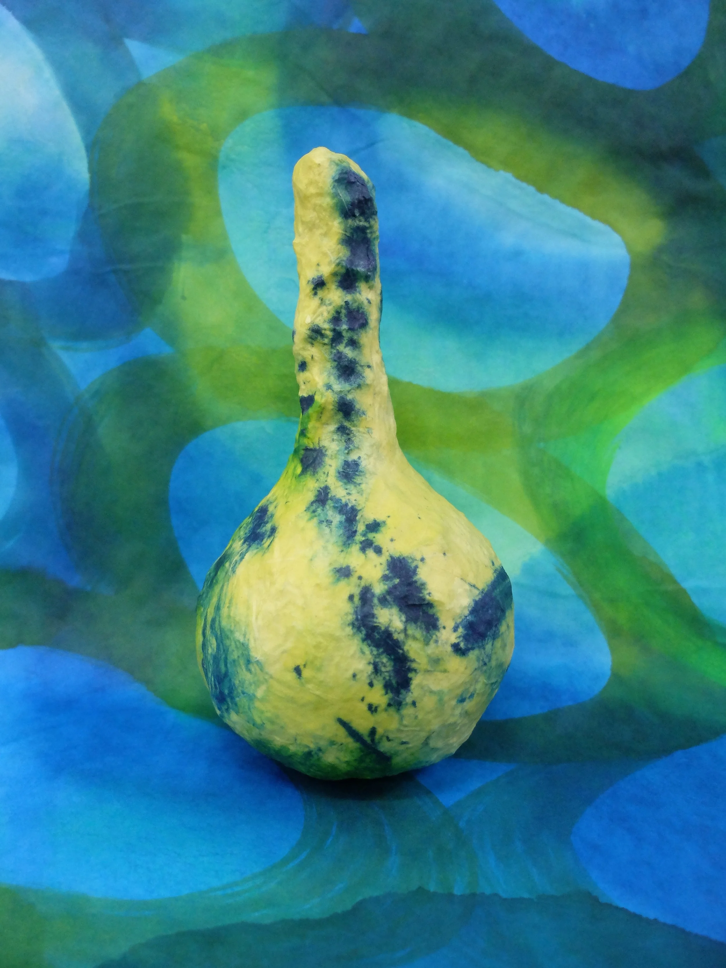 Calabash (Weltfrieden), 2024 – papier mâché, acrylic paint