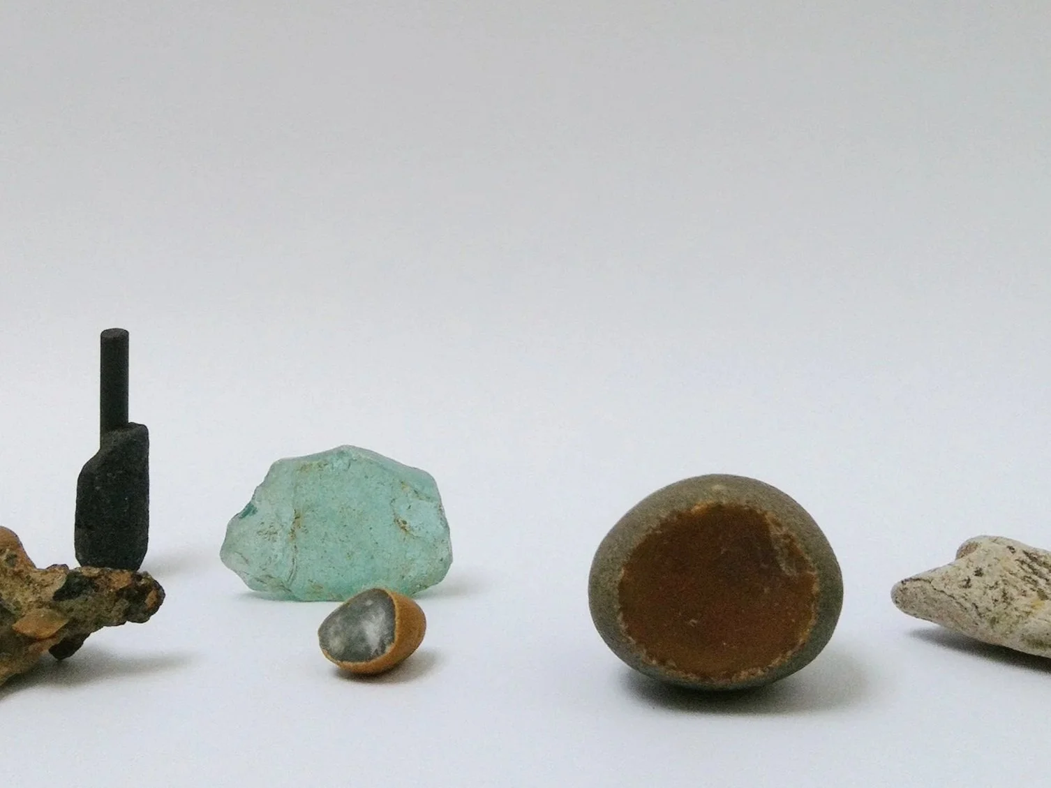 Untitled (Mudlarkin), 2014, Stone, glass, steel
